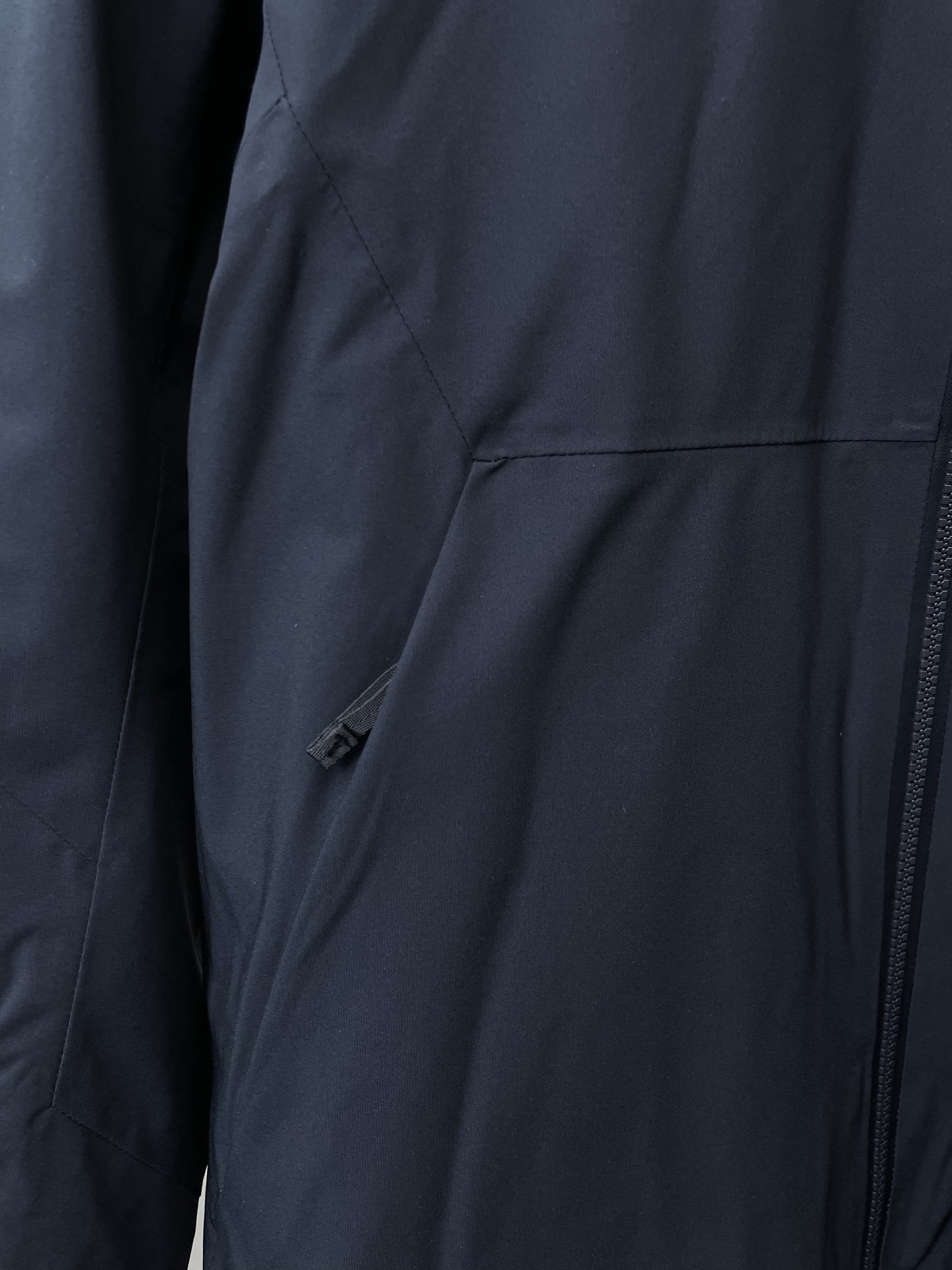 。羽绒服- Arc’teryx始祖鸟💥砸锅卖铁都要上的新款！秋冬新款连帽羽绒服。帽子可拆卸设计 贸易公司