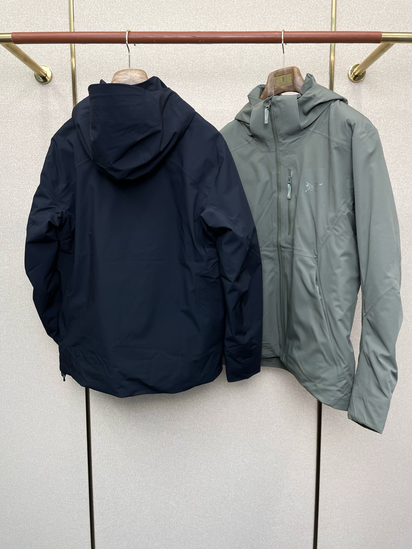 。羽绒服- Arc’teryx始祖鸟💥砸锅卖铁都要上的新款！秋冬新款连帽羽绒服。帽子可拆卸设计 贸易公司