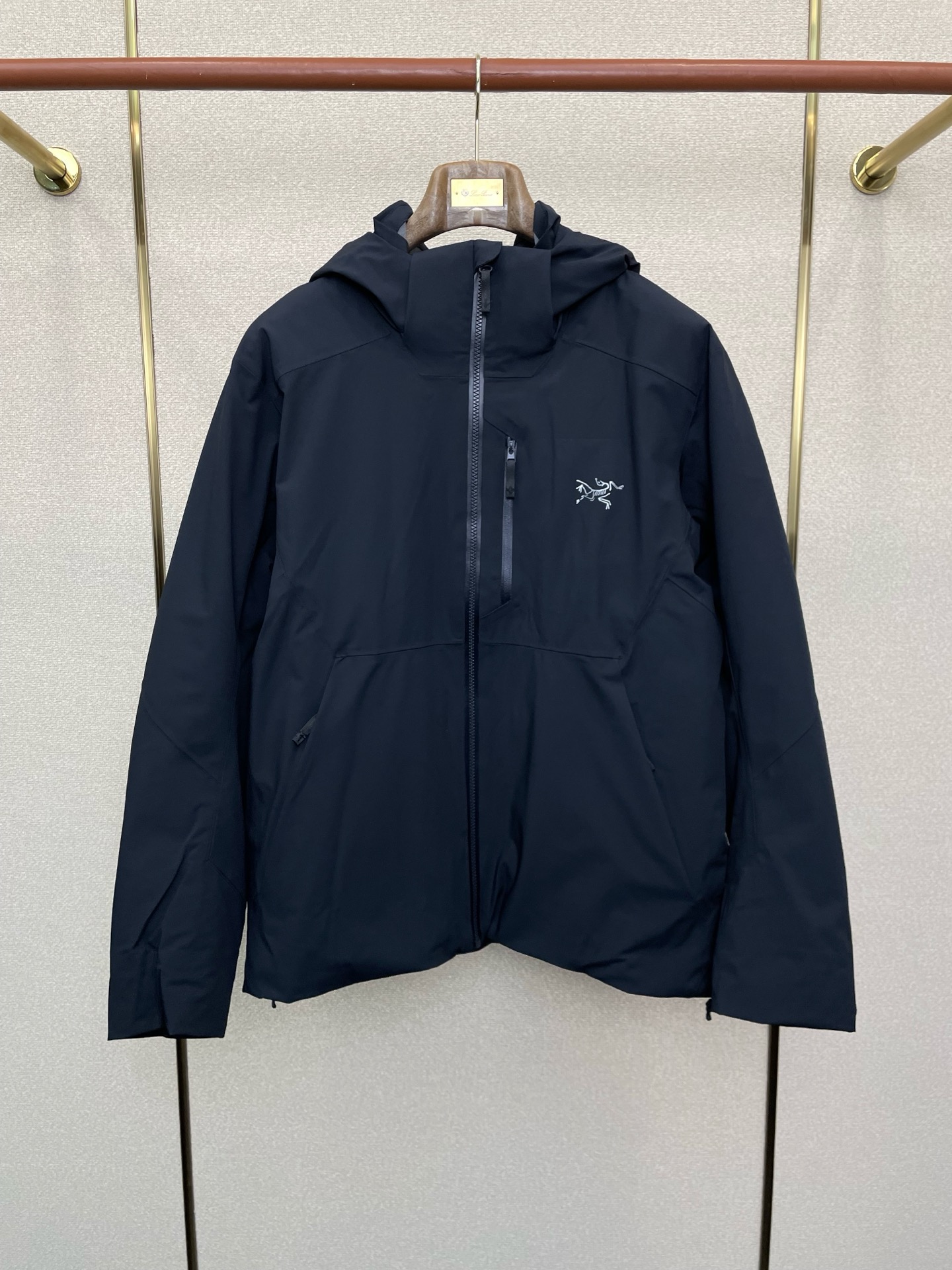 。羽绒服- Arc’teryx始祖鸟💥砸锅卖铁都要上的新款！秋冬新款连帽羽绒服。帽子可拆卸设计 贸易公司