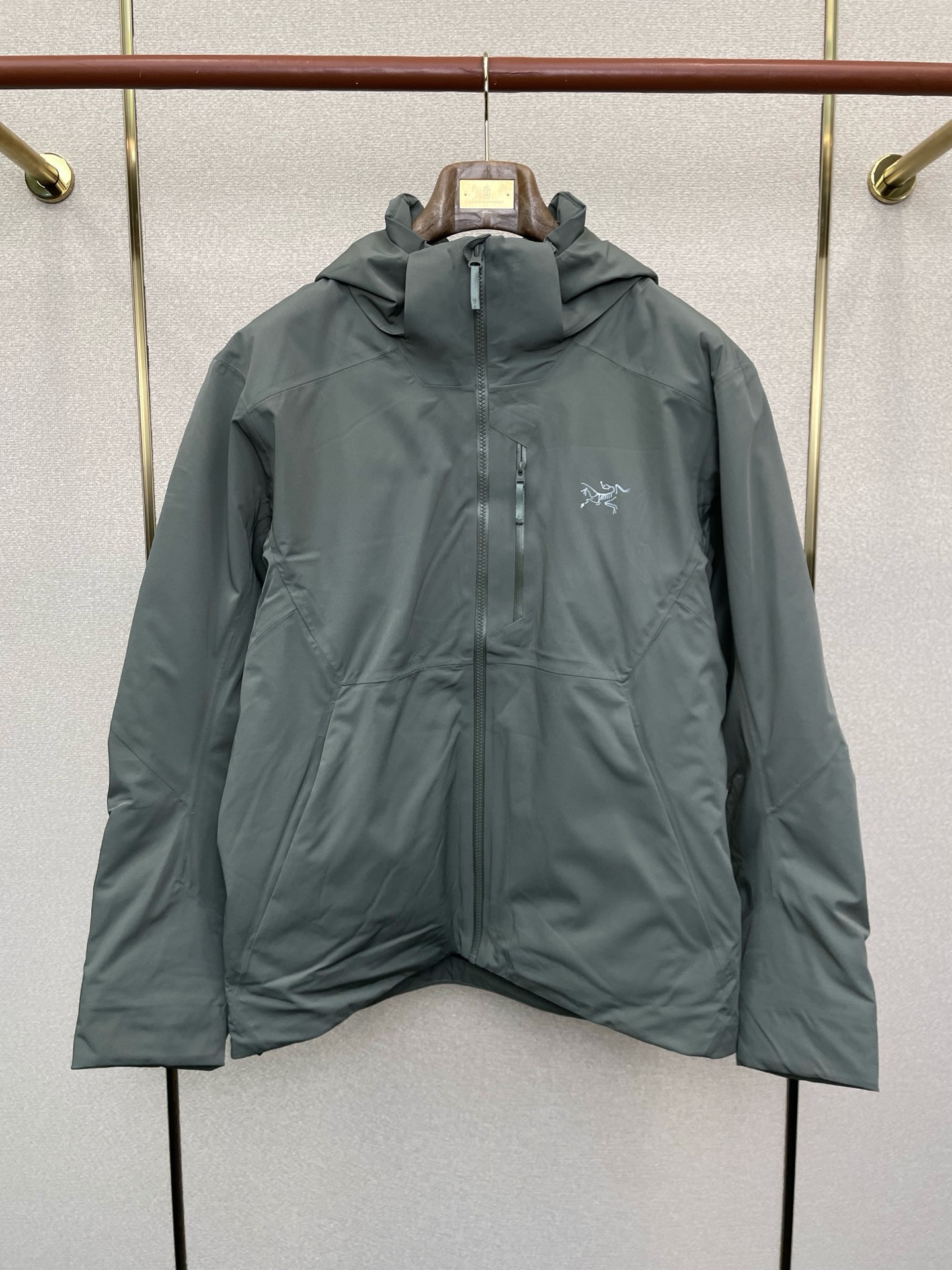 。羽绒服- Arc’teryx始祖鸟💥砸锅卖铁都要上的新款！秋冬新款连帽羽绒服。帽子可拆卸设计 贸易公司
