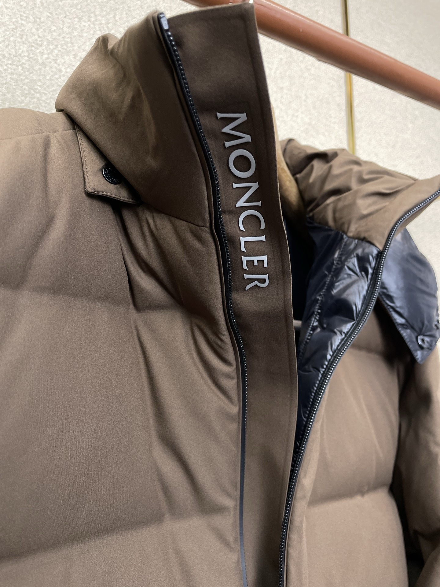 。羽绒服-Moncler蒙口💥砸锅卖铁都要上的新款！秋冬新款羽绒服夹克。贸易公司渠道稀出，降温天气必备的