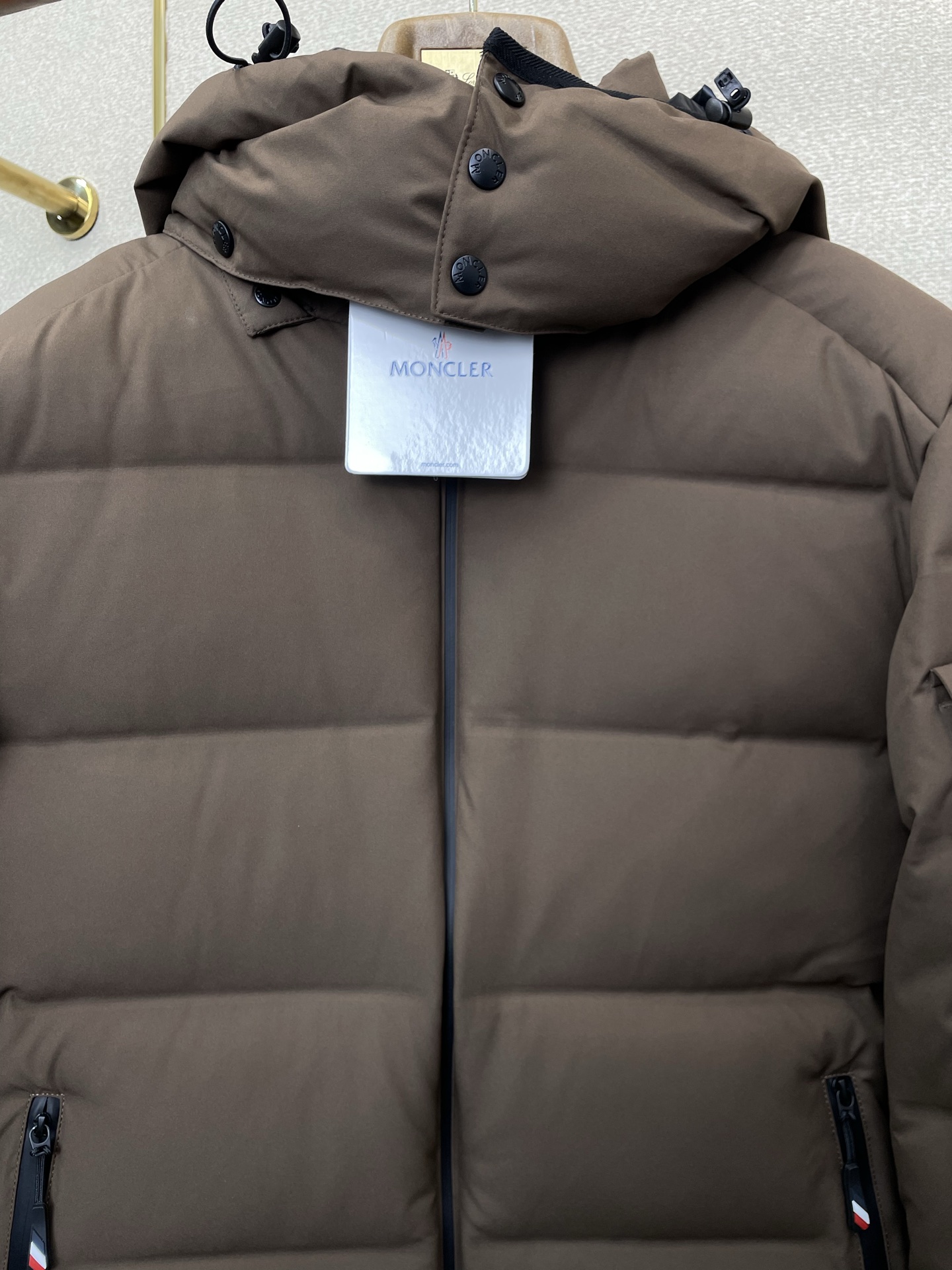 。羽绒服-Moncler蒙口💥砸锅卖铁都要上的新款！秋冬新款羽绒服夹克。贸易公司渠道稀出，降温天气必备的