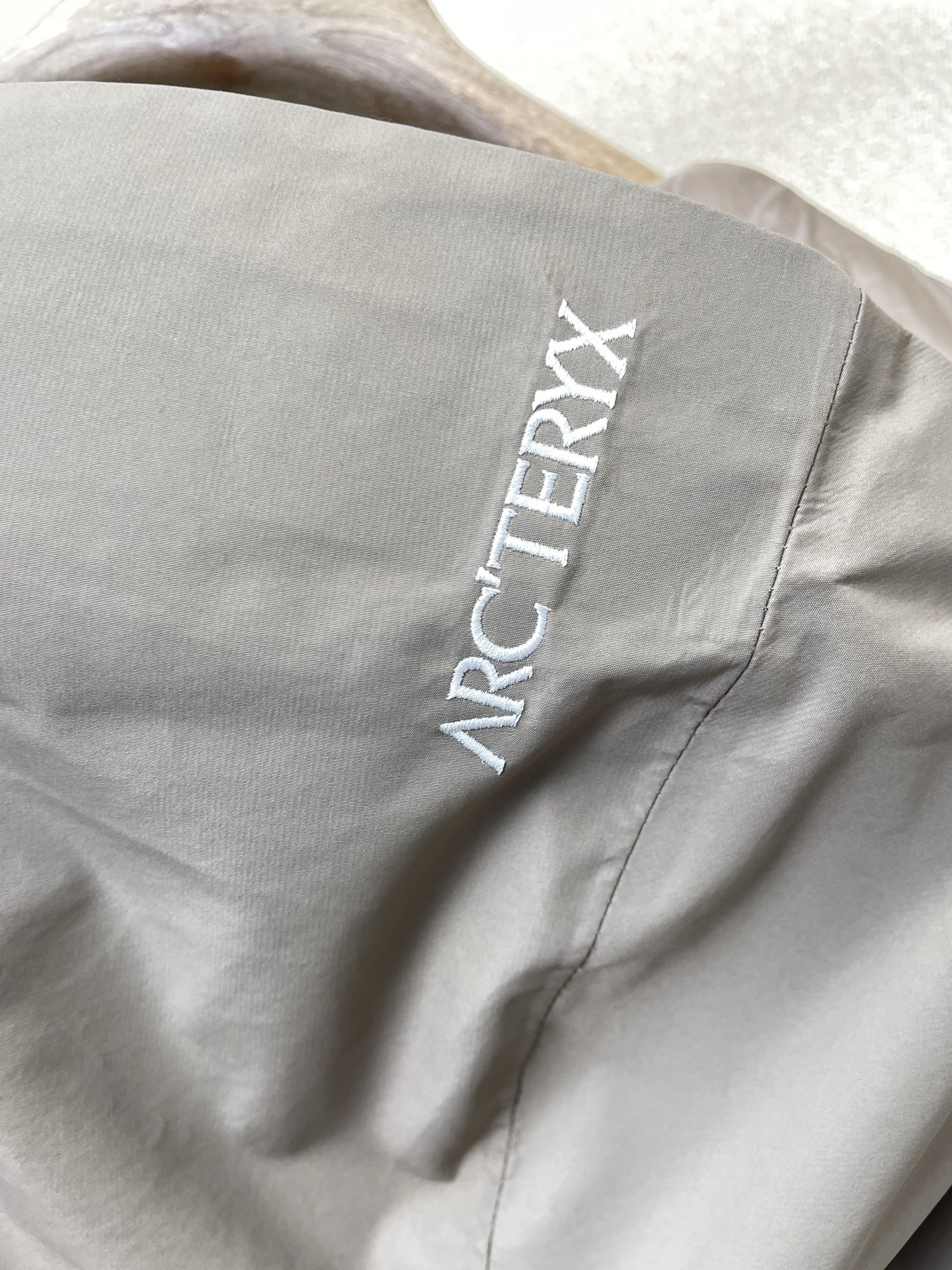 。羽绒服-Arc’teryx始祖鸟💥砸锅卖铁都要上的新款！秋冬新款羽绒服夹克。贸易公司渠道稀出，降温天气