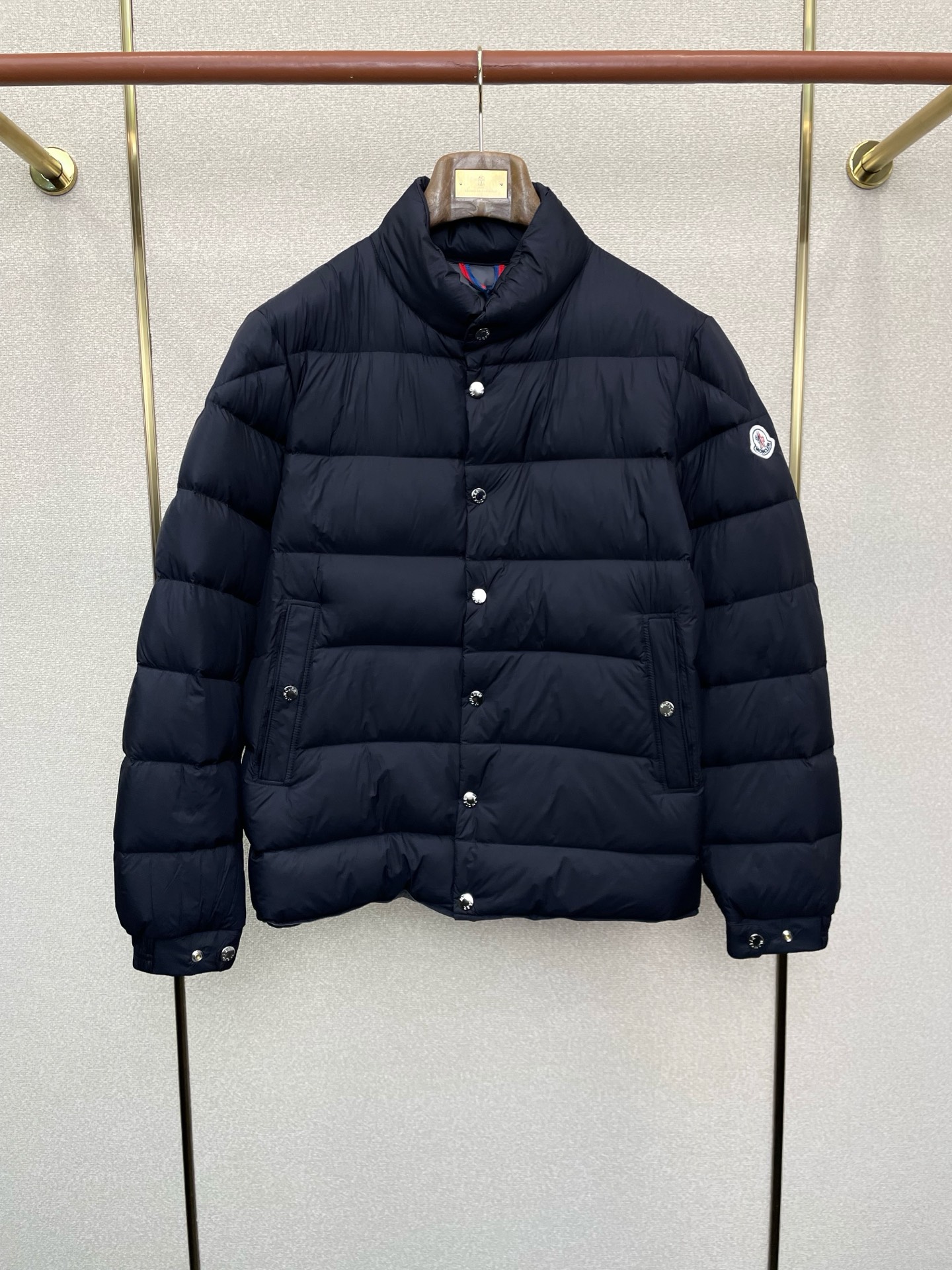 。羽绒服-Moncler蒙口💥砸锅卖铁都要上的新款！秋冬新款羽绒服夹克。贸易公司渠道稀出，降温天气必备的