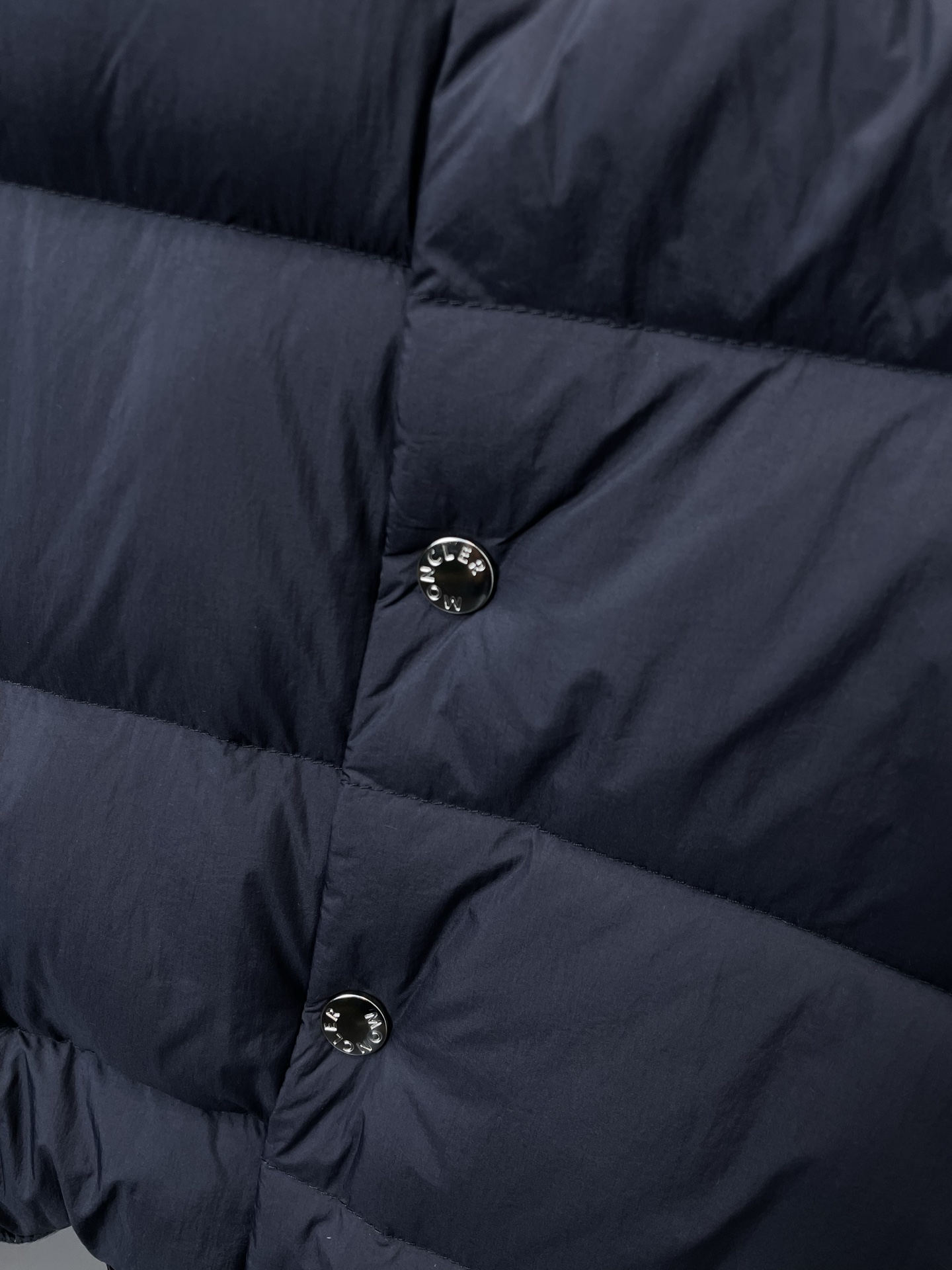 。羽绒服-Moncler蒙口💥砸锅卖铁都要上的新款！秋冬新款羽绒服夹克。贸易公司渠道稀出，降温天气必备的