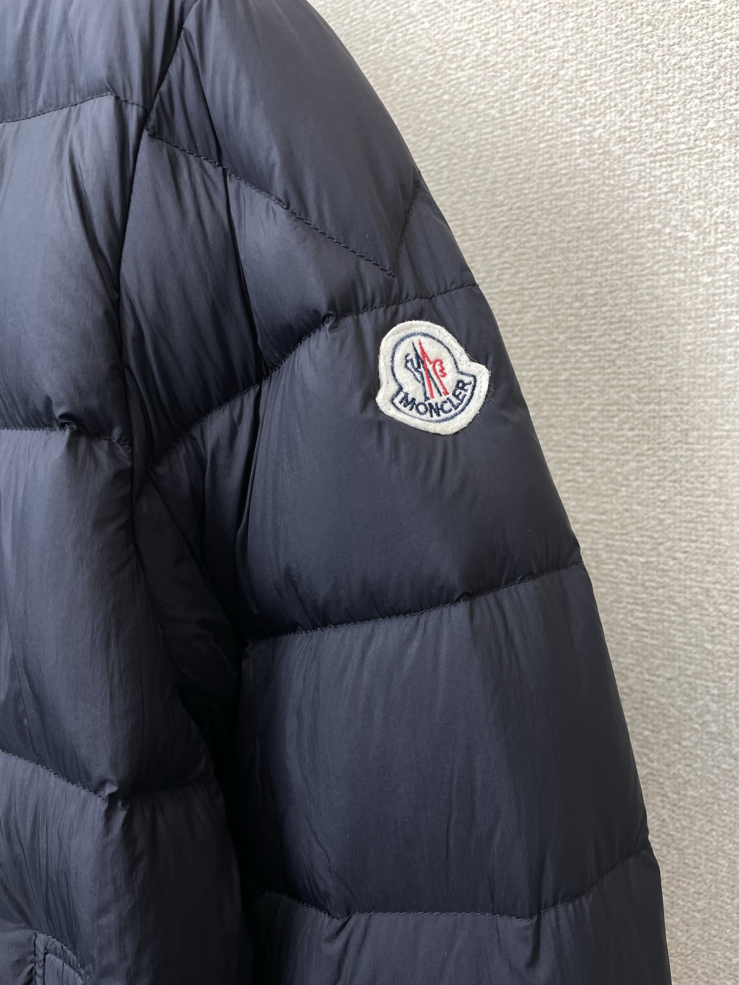 。羽绒服-Moncler蒙口💥砸锅卖铁都要上的新款！秋冬新款羽绒服夹克。贸易公司渠道稀出，降温天气必备的
