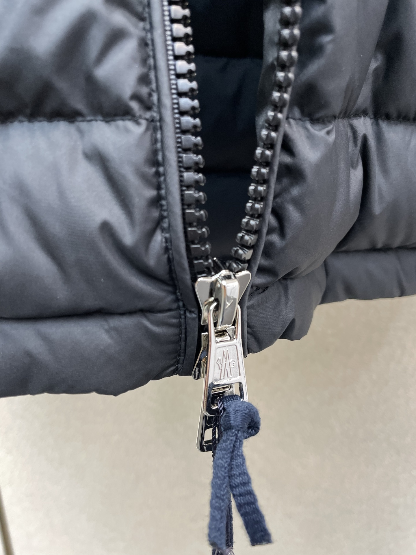 。羽绒服-Moncler蒙口💥砸锅卖铁都要上的新款！秋冬新款羽绒服夹克。贸易公司渠道稀出，降温天气必备的