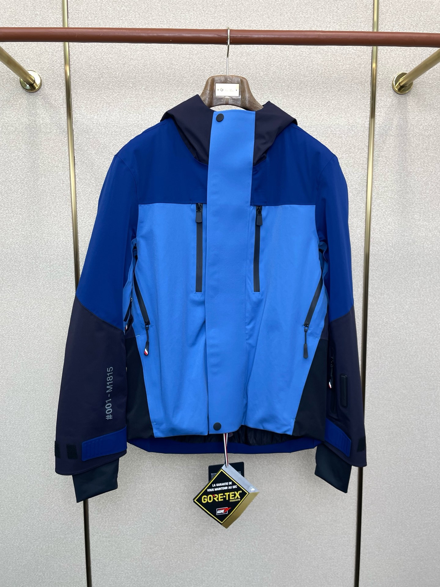 。羽绒服-Moncler蒙口💥砸锅卖铁都要上的新款！秋冬新款羽绒服夹克。贸易公司渠道稀出，降温天气必备的