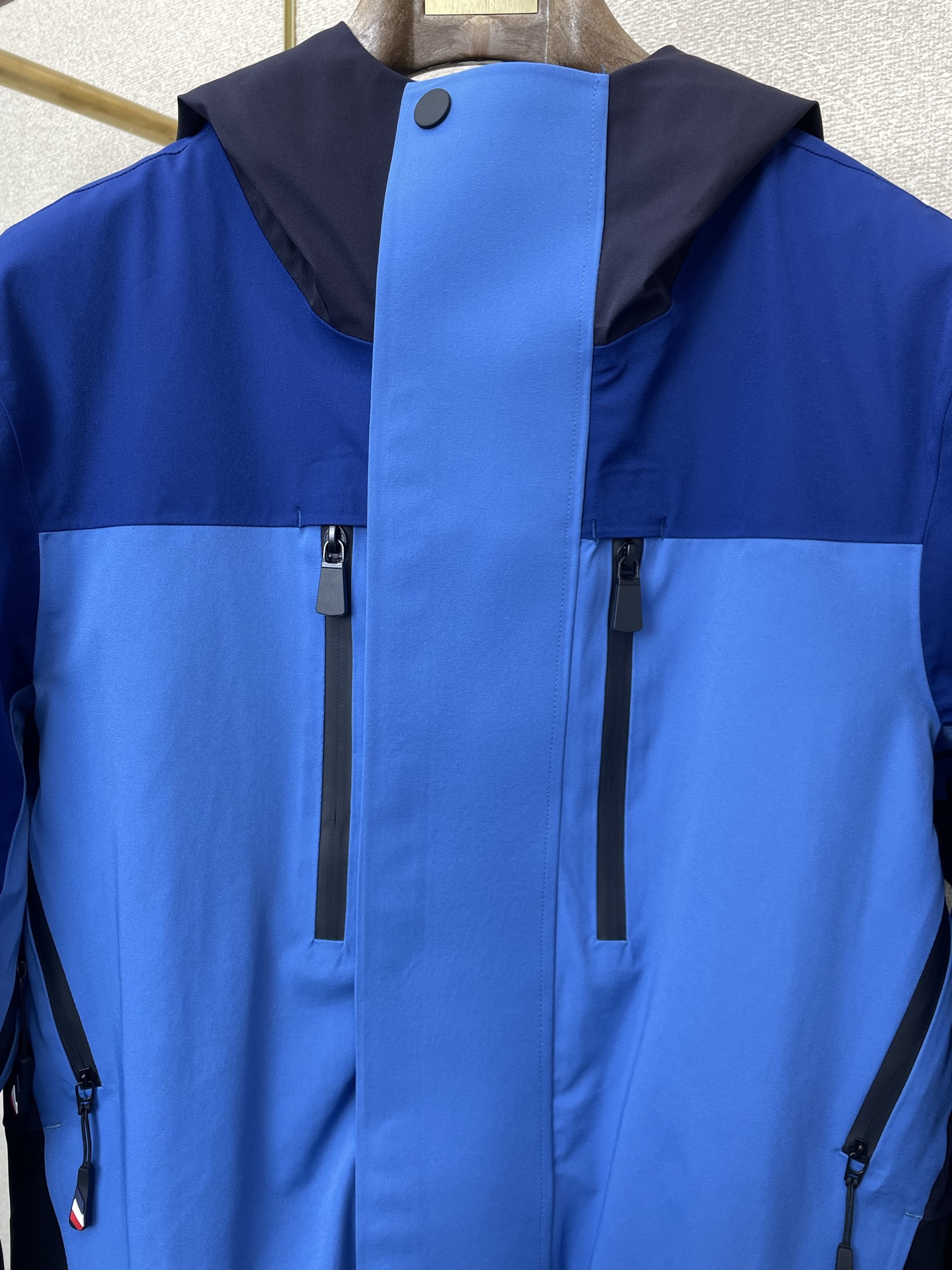 。羽绒服-Moncler蒙口💥砸锅卖铁都要上的新款！秋冬新款羽绒服夹克。贸易公司渠道稀出，降温天气必备的