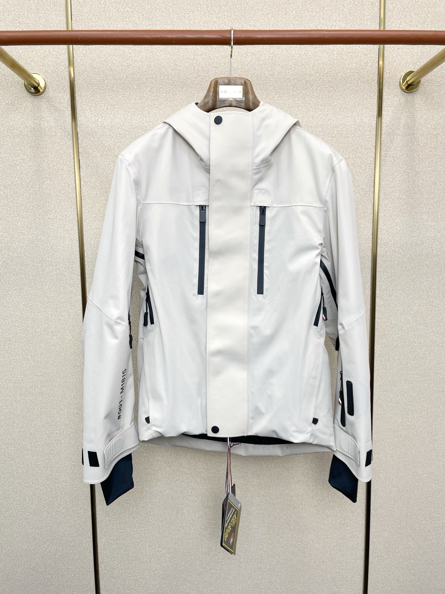 。羽绒服-Moncler蒙口💥砸锅卖铁都要上的新款！秋冬新款羽绒服夹克。贸易公司渠道稀出，降温天气必备的