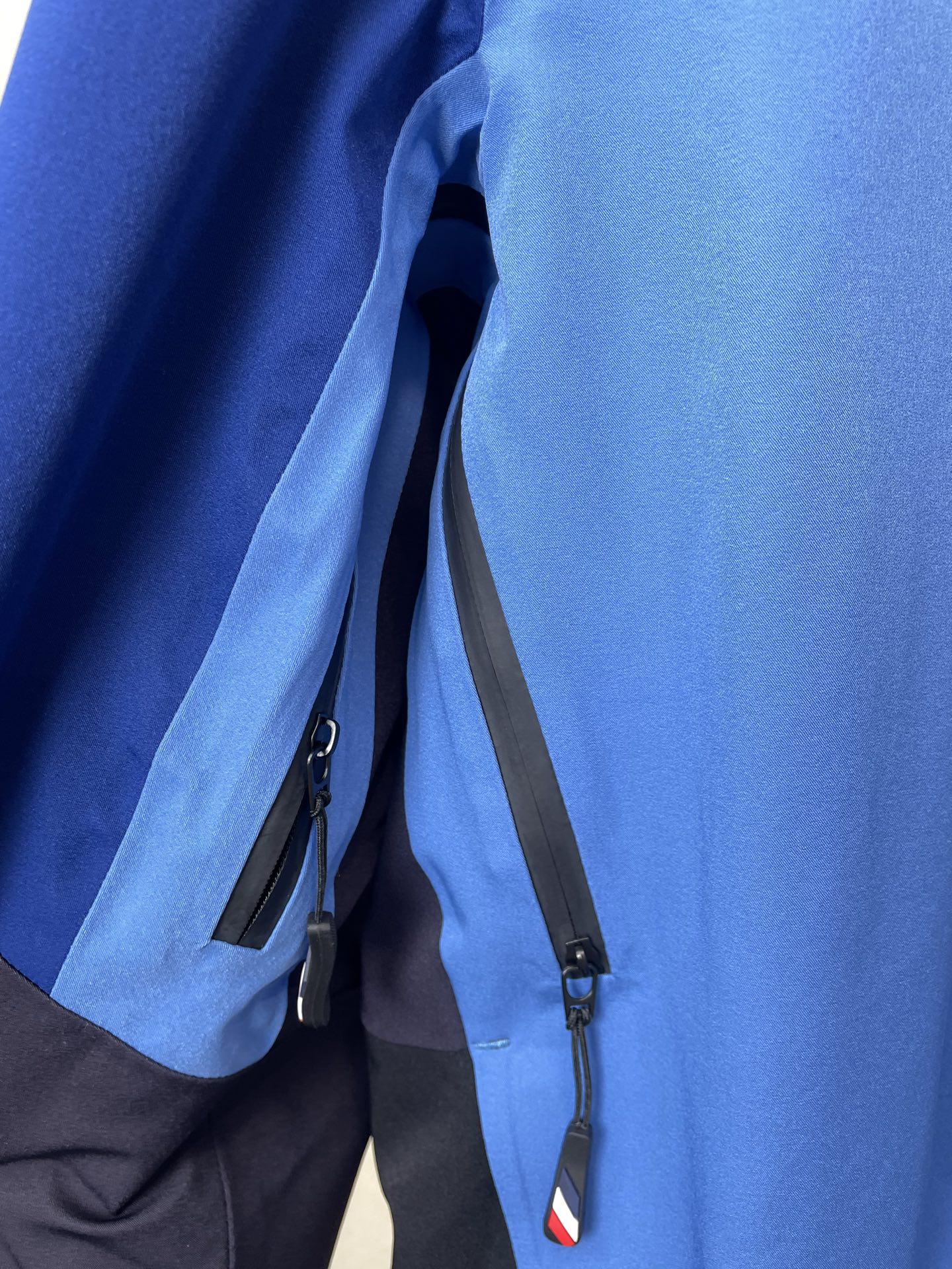 。羽绒服-Moncler蒙口💥砸锅卖铁都要上的新款！秋冬新款羽绒服夹克。贸易公司渠道稀出，降温天气必备的