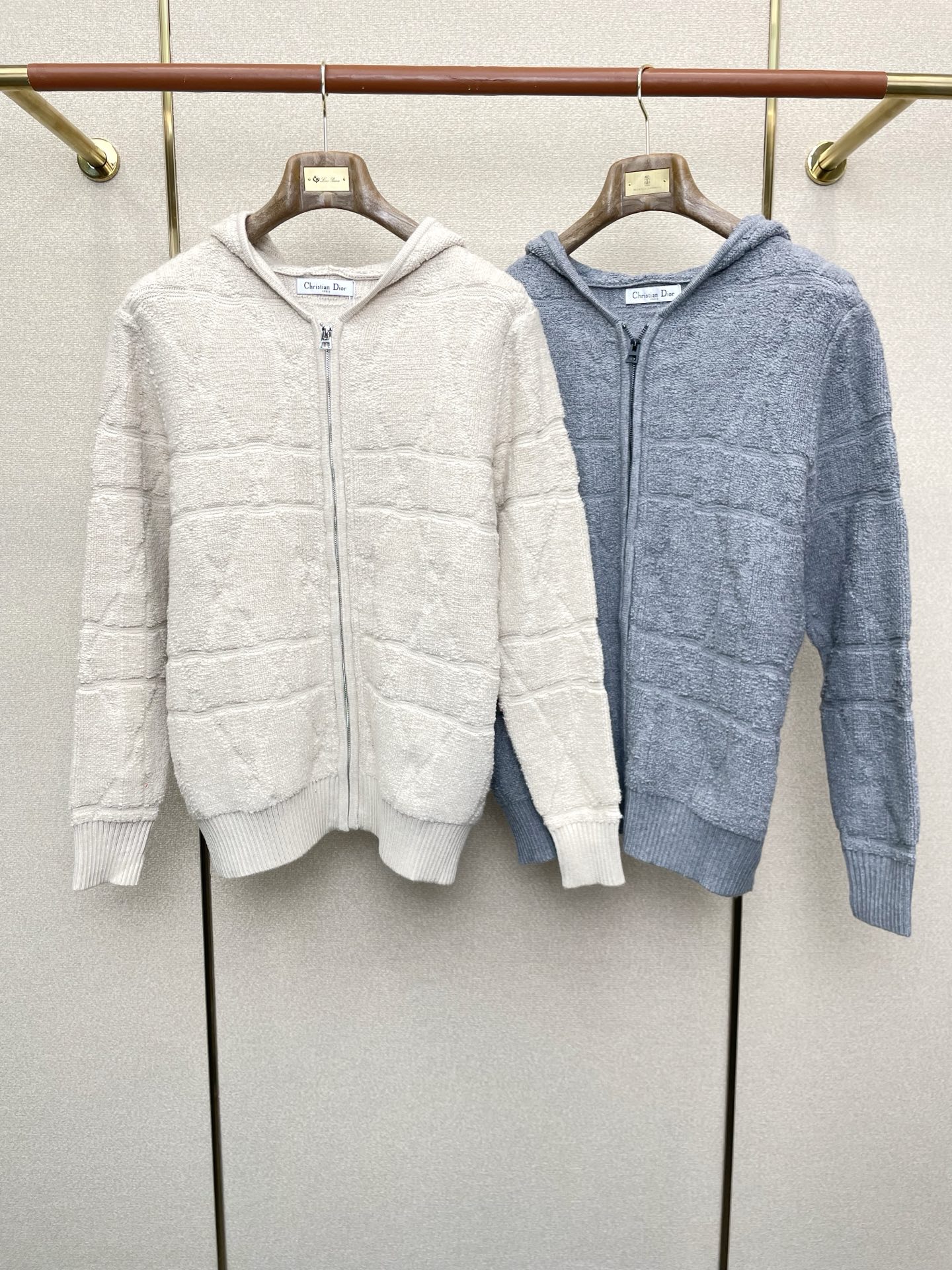 NO:599008,.Dior Dior exclusively supplies the new autumn and winter original men's casual sweater jackets. High-end customized high version. Fashionable and versatile original imported fabrics with logo pattern design. Super soft and delicate feel. Skin-friendly and comfortable to wear. High-end boutique. The upper body is exquisitely made by the factory. Men's must-have items. Three complete standards. Sizes M-3XL, dior, dior, jackets & coats, alexander wang19860909.Dior迪奥独家专供秋冬新款原单男士休闲毛衫外套 高端定制 高版本 时尚百搭爆款原版进口面料 logo图案设计 手感超柔软细腻 穿着亲肤舒适 高端精品 代工厂精细做上身非常赞 男士必备单品 三标齐全 尺码M-3XL,,dior,dior,jackets & coats,alexander wang,Men's clothing