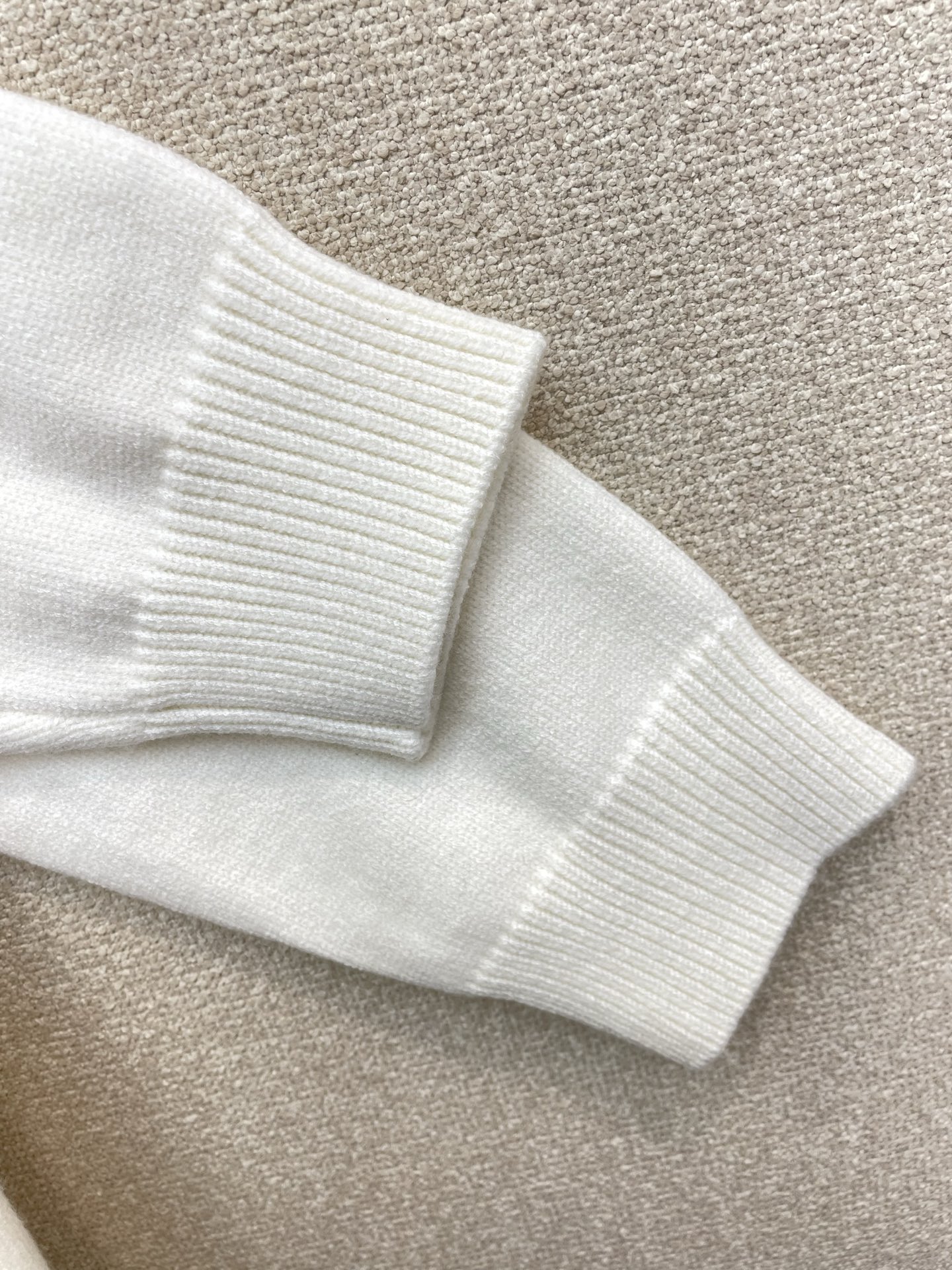 。lP🆕-Loro Piana诺悠翩雅💥砸锅卖铁都要上的新款！秋冬新款原单男士休闲毛衣外套 高端定制 高