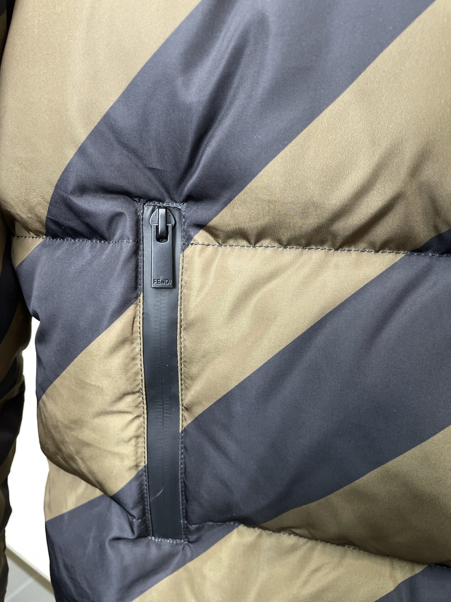 。羽绒服-FENDI芬迪💥砸锅卖铁都要上的新款！秋冬新款羽绒服 双面穿羽绒服 贸易公司渠道稀出❕降温天气