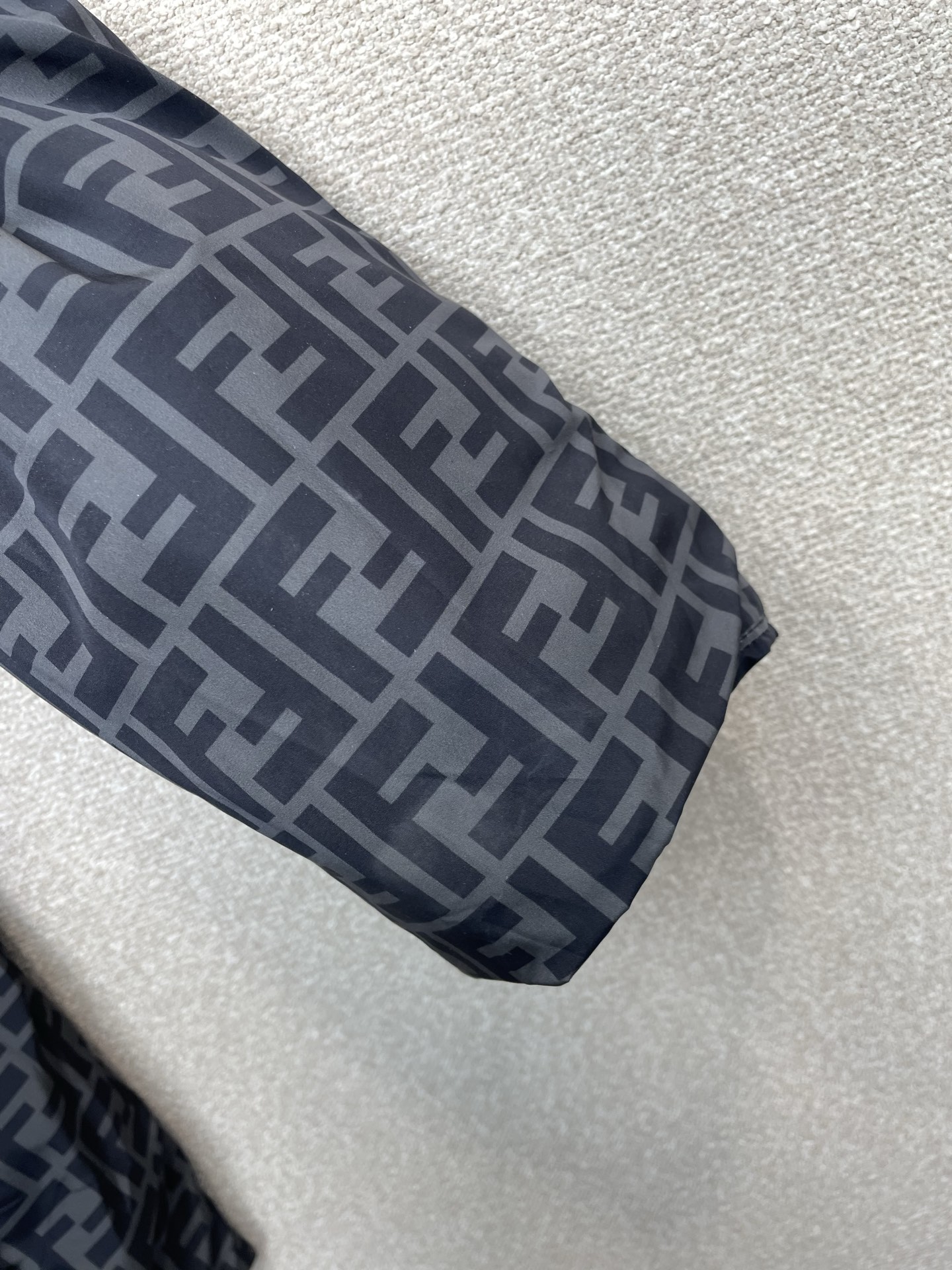 。羽绒服-FENDI芬迪💥砸锅卖铁都要上的新款！秋冬新款羽绒服 双面穿羽绒服 贸易公司渠道稀出❕降温天气