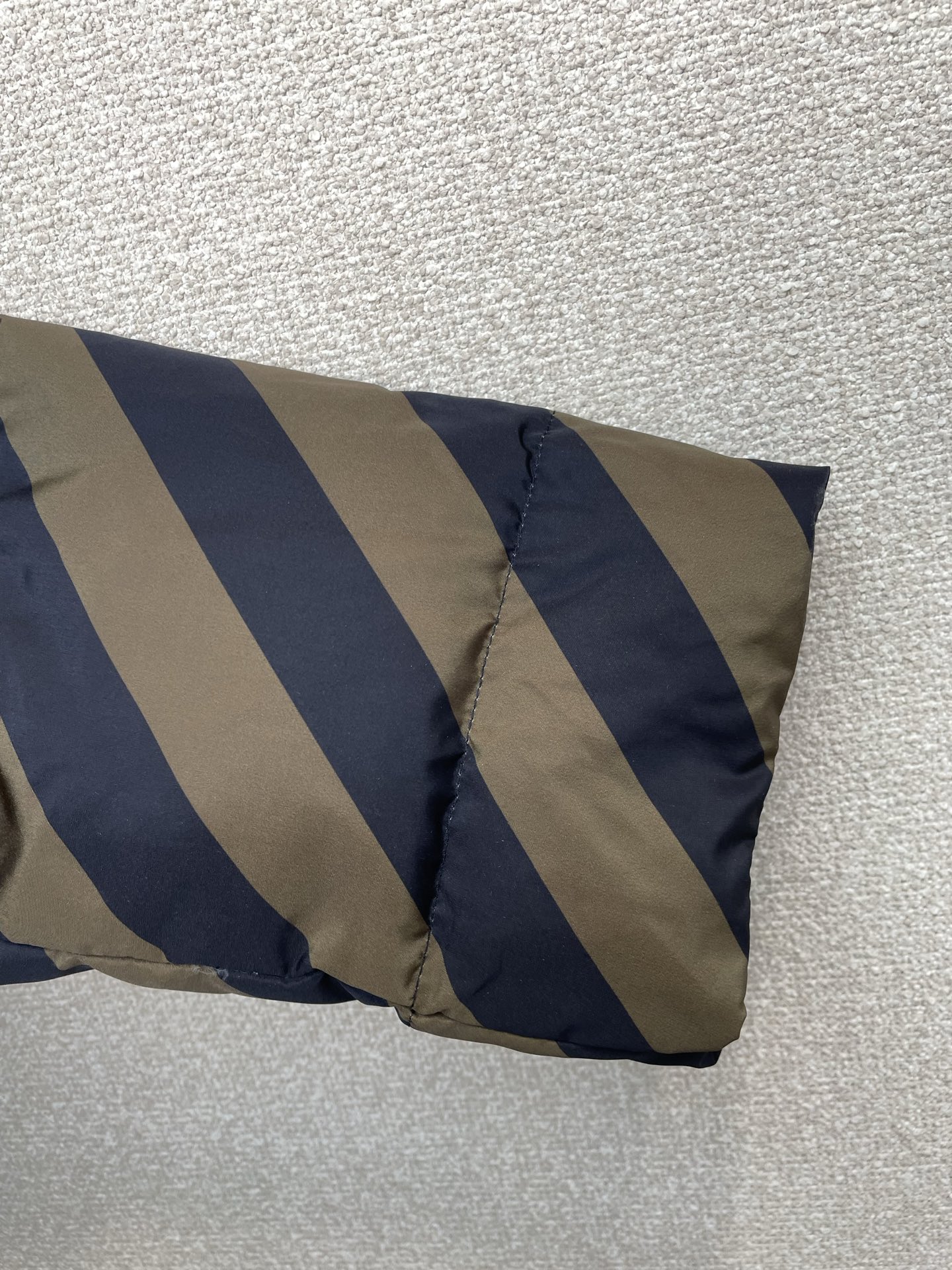 。羽绒服-FENDI芬迪💥砸锅卖铁都要上的新款！秋冬新款羽绒服 双面穿羽绒服 贸易公司渠道稀出❕降温天气