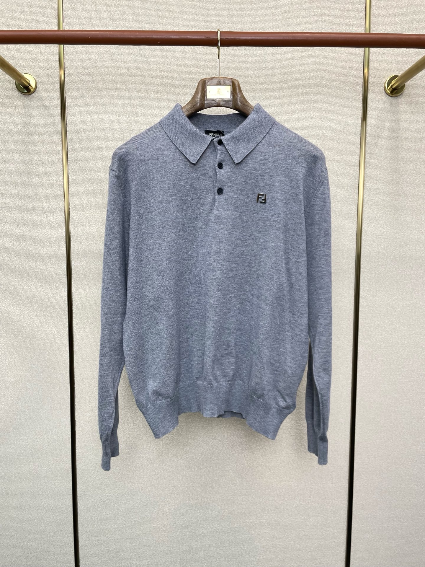 NO:599004,.FENDI Fendi exclusively provides the latest fashionable sweaters, classic designs and stunningly beautiful coats. The quality is impeccable and quality control allows you to buy it directly. High-end products that cannot be faulted! You can feel its powerful aura through the detailed pictures. It has a remarkable effect of gathering heat and keeping warm, so you don’t have to worry about getting a little chilly! Both fashionable and functional, the whole style looks more luxurious! Size S-XL,,fendi,fendi,jackets & coats,sweaters,alexander wang19860909.FENDI芬迪独家专供最新时尚毛衣 经典设计与颜值爆棚的外套 品质更是无法挑剔品控可以直接入手,不容过错的高端臻品！通过细节图片便可感受到它强悍的气场,聚温保暖效果显著,完全不用担心会有一点寒意！时尚与功能性兼备,整款显得更加的奢华大气！ 尺码S-XL,,fendi,fendi,jackets & coats,sweaters,alexander wang,Men's clothing