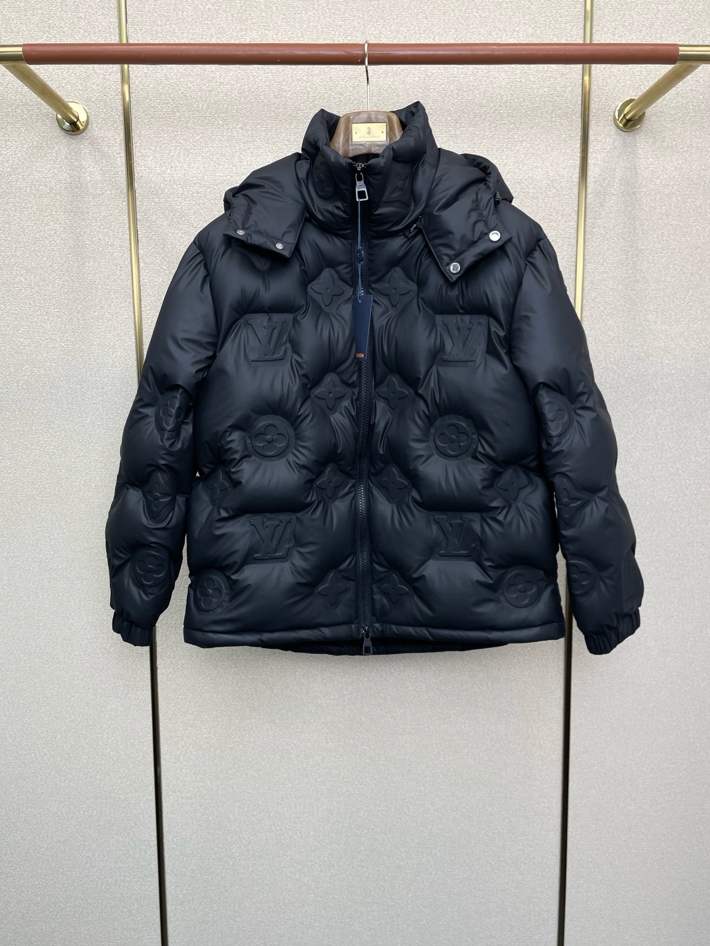 。羽绒服-Louis Vuitton路易威登💥砸锅卖铁都要上的新款！新款连帽羽绒服。贸易公司渠道稀出，降