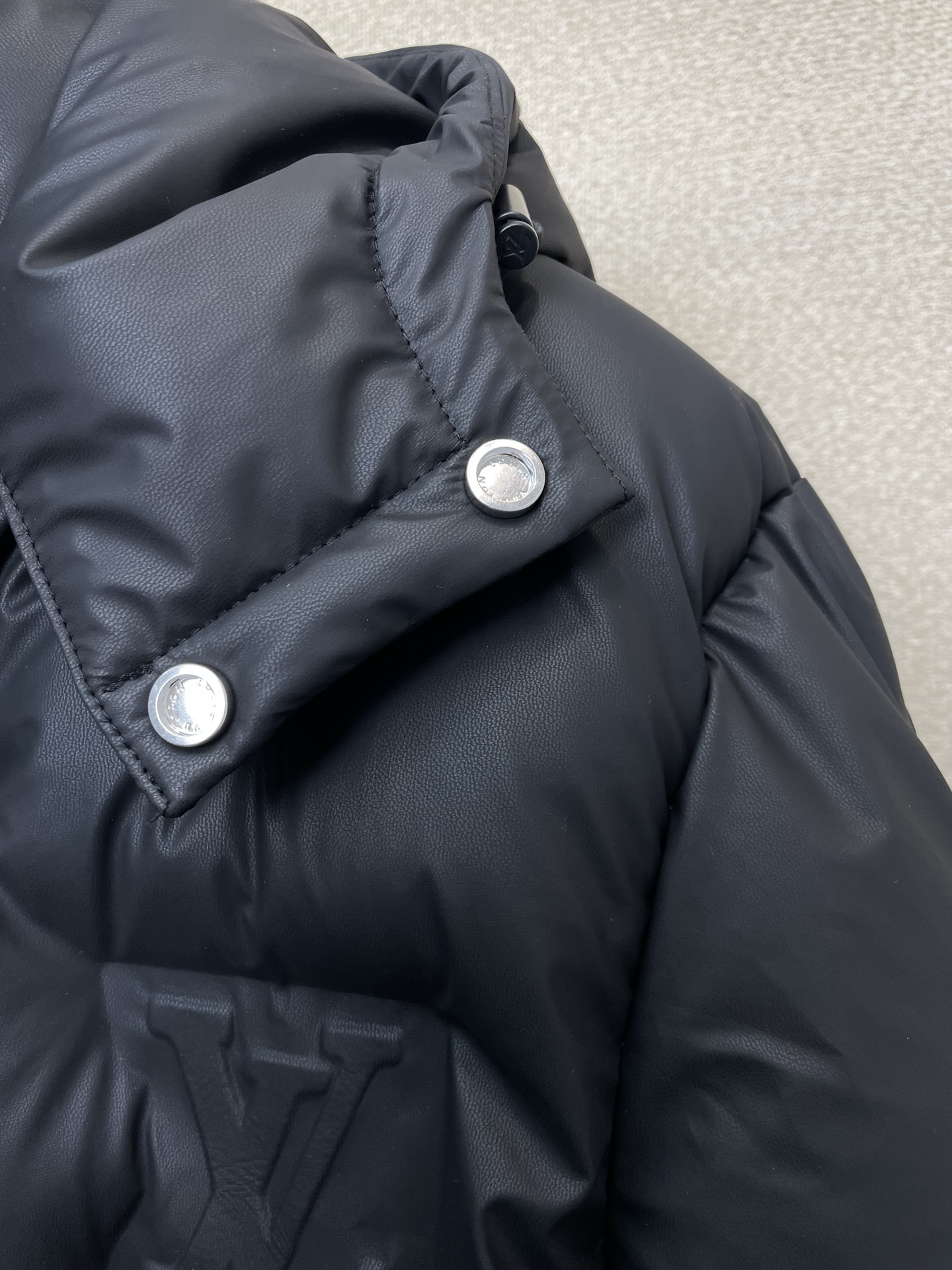 。羽绒服-Louis Vuitton路易威登💥砸锅卖铁都要上的新款！新款连帽羽绒服。贸易公司渠道稀出，降