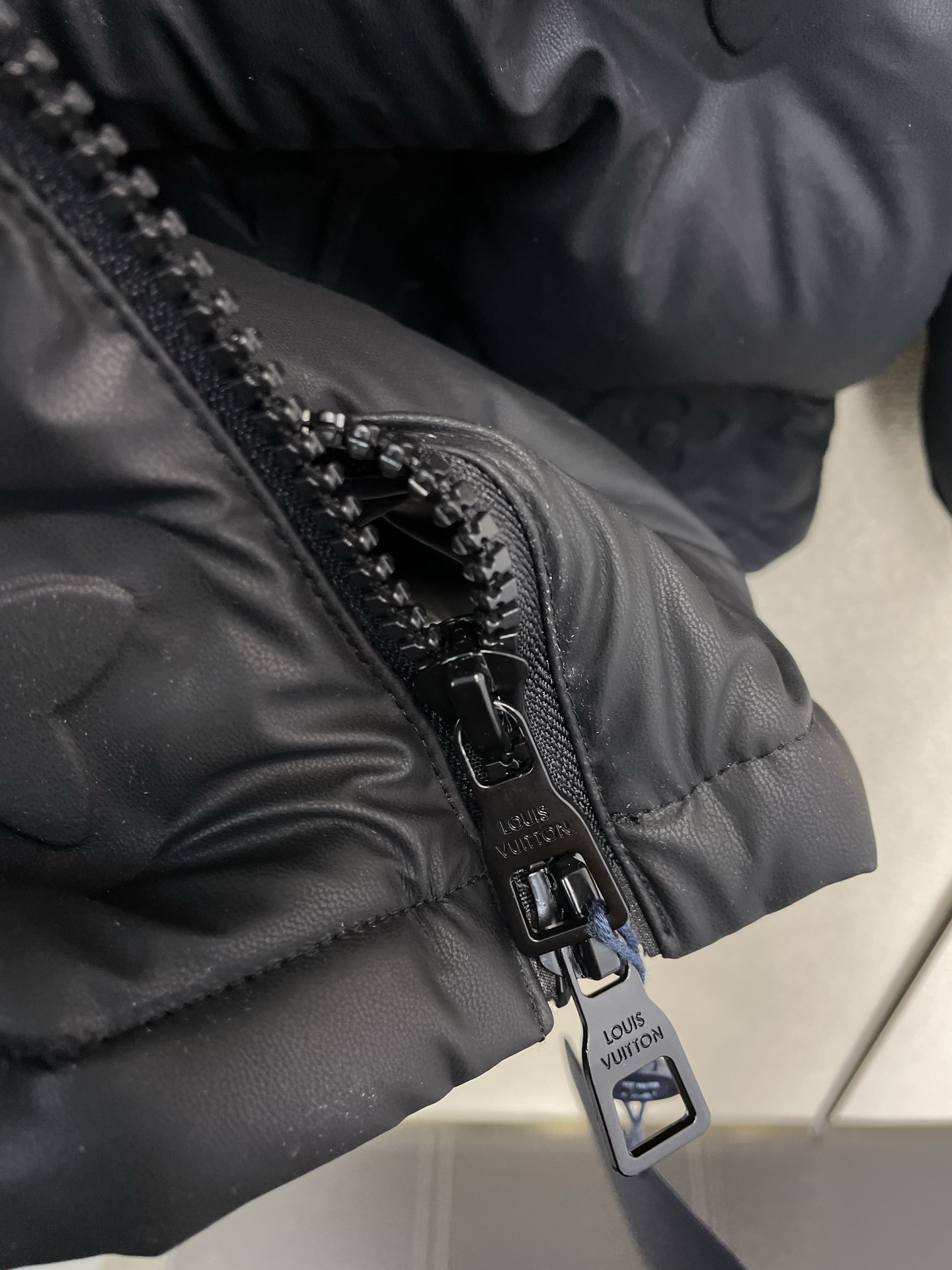 。羽绒服-Louis Vuitton路易威登💥砸锅卖铁都要上的新款！新款连帽羽绒服。贸易公司渠道稀出，降