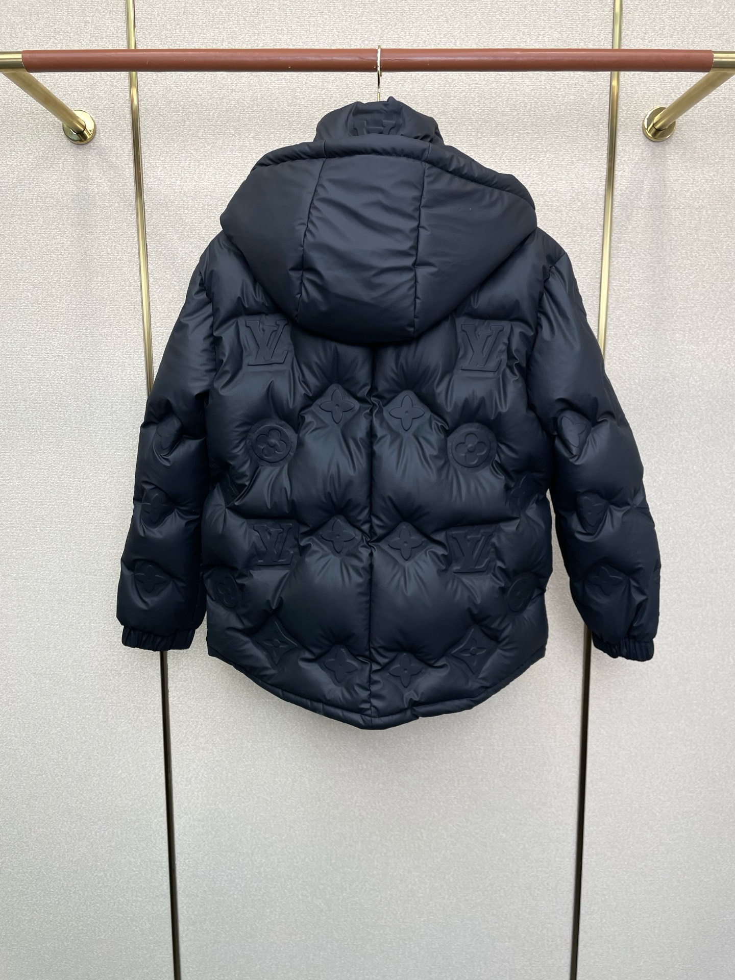 。羽绒服-Louis Vuitton路易威登💥砸锅卖铁都要上的新款！新款连帽羽绒服。贸易公司渠道稀出，降