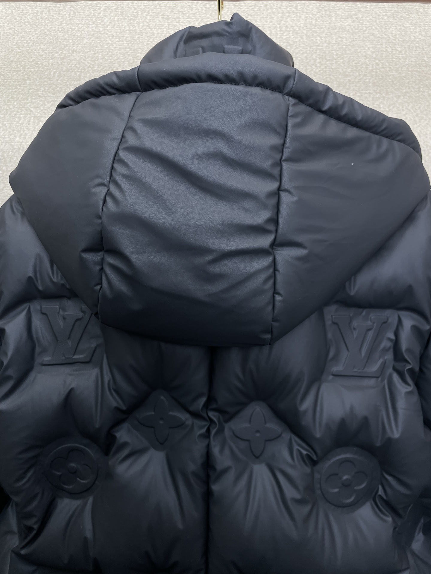 。羽绒服-Louis Vuitton路易威登💥砸锅卖铁都要上的新款！新款连帽羽绒服。贸易公司渠道稀出，降