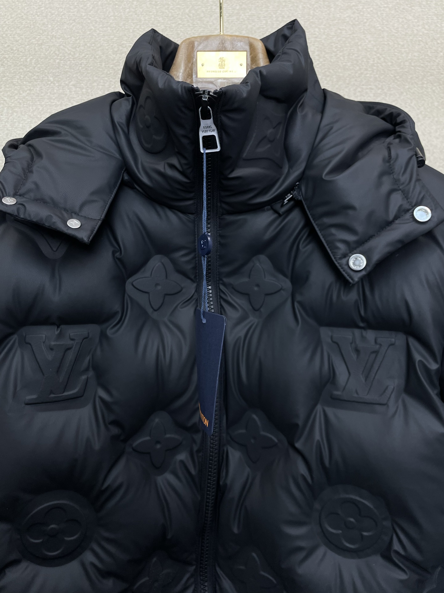 。羽绒服-Louis Vuitton路易威登💥砸锅卖铁都要上的新款！新款连帽羽绒服。贸易公司渠道稀出，降