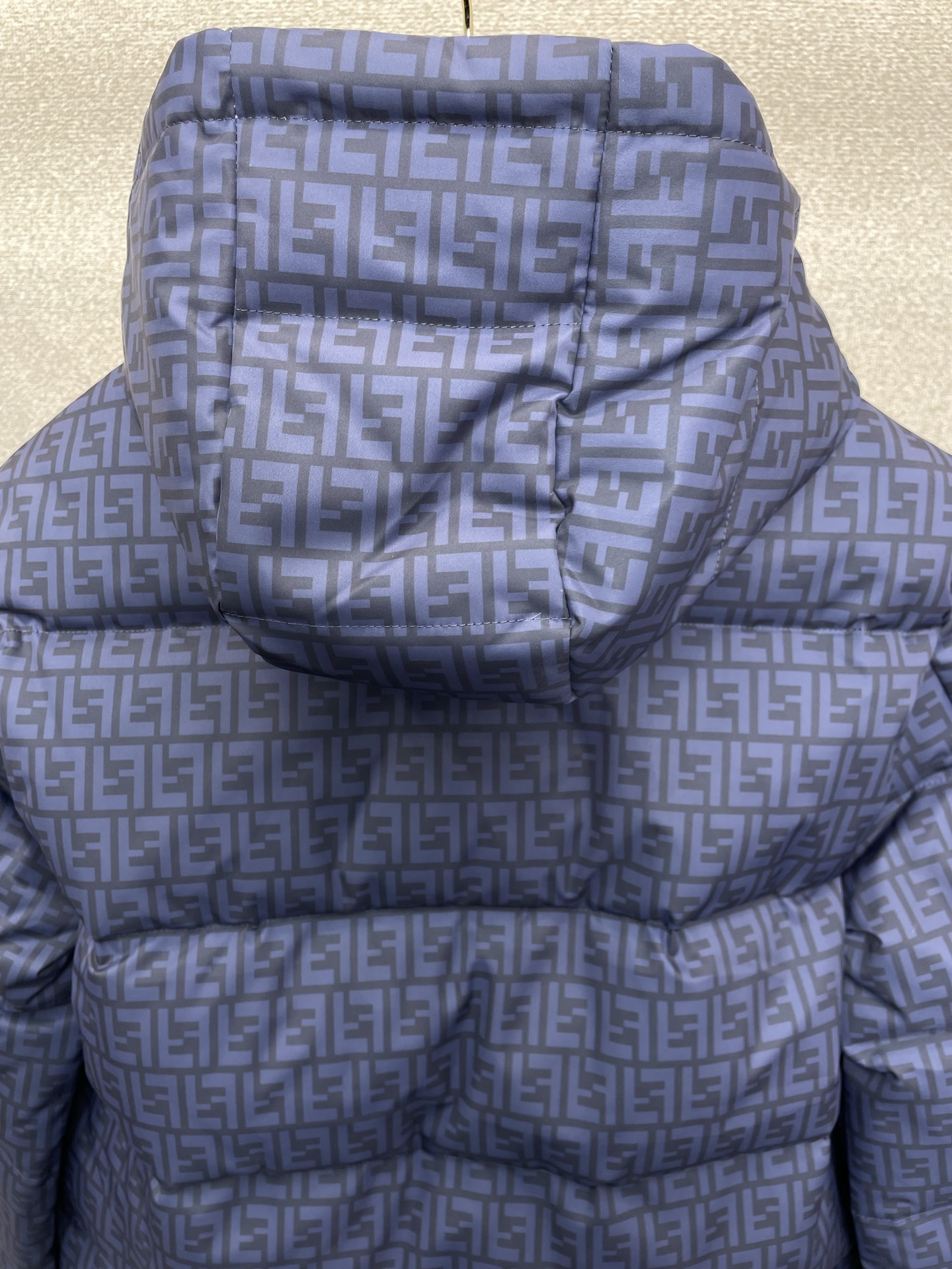 。羽绒服-FENDI芬迪💥砸锅卖铁都要上的新款！最新时尚秋冬羽绒服。经典设计感与颜值爆棚的外套，品质更是