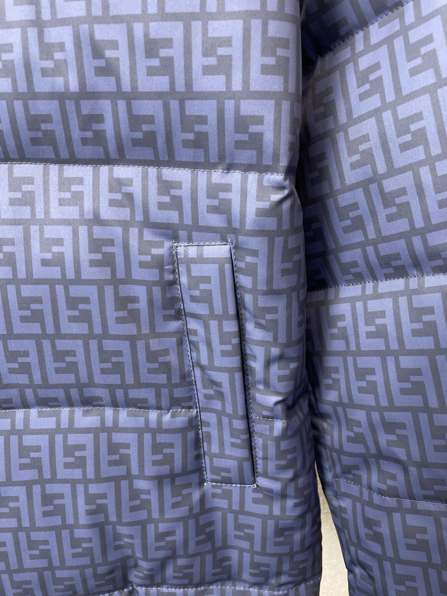 。羽绒服-FENDI芬迪💥砸锅卖铁都要上的新款！最新时尚秋冬羽绒服。经典设计感与颜值爆棚的外套，品质更是