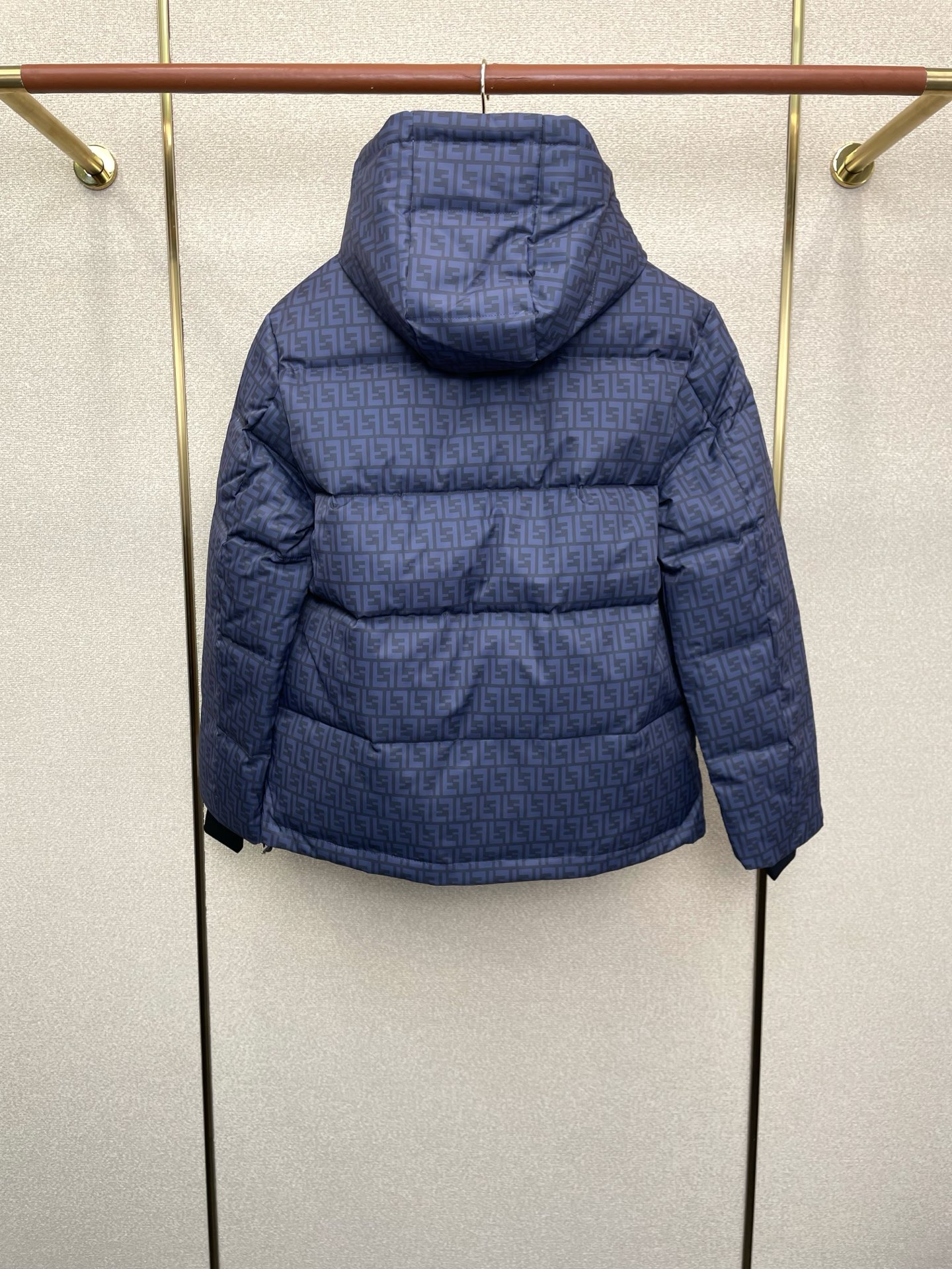 。羽绒服-FENDI芬迪💥砸锅卖铁都要上的新款！最新时尚秋冬羽绒服。经典设计感与颜值爆棚的外套，品质更是