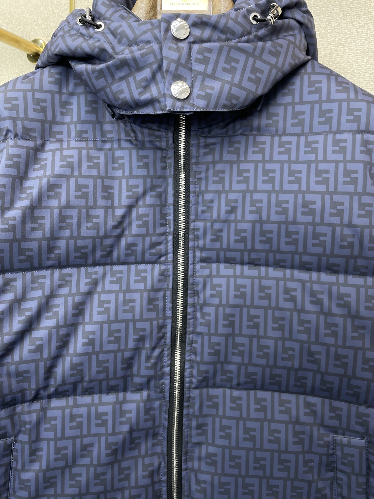 。羽绒服-FENDI芬迪💥砸锅卖铁都要上的新款！最新时尚秋冬羽绒服。经典设计感与颜值爆棚的外套，品质更是