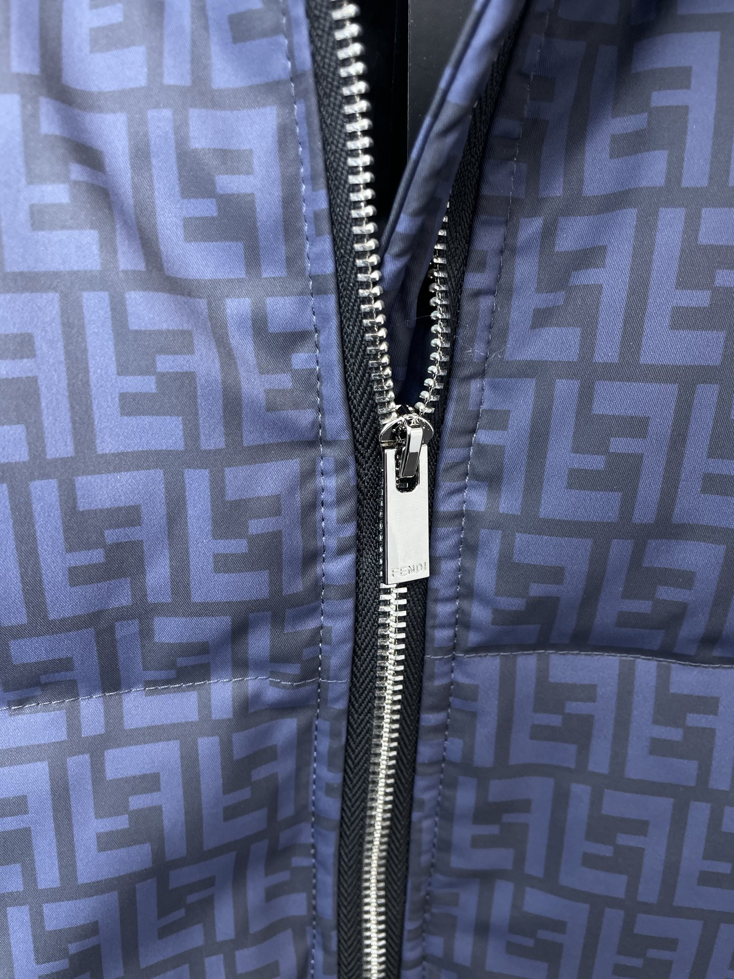 。羽绒服-FENDI芬迪💥砸锅卖铁都要上的新款！最新时尚秋冬羽绒服。经典设计感与颜值爆棚的外套，品质更是