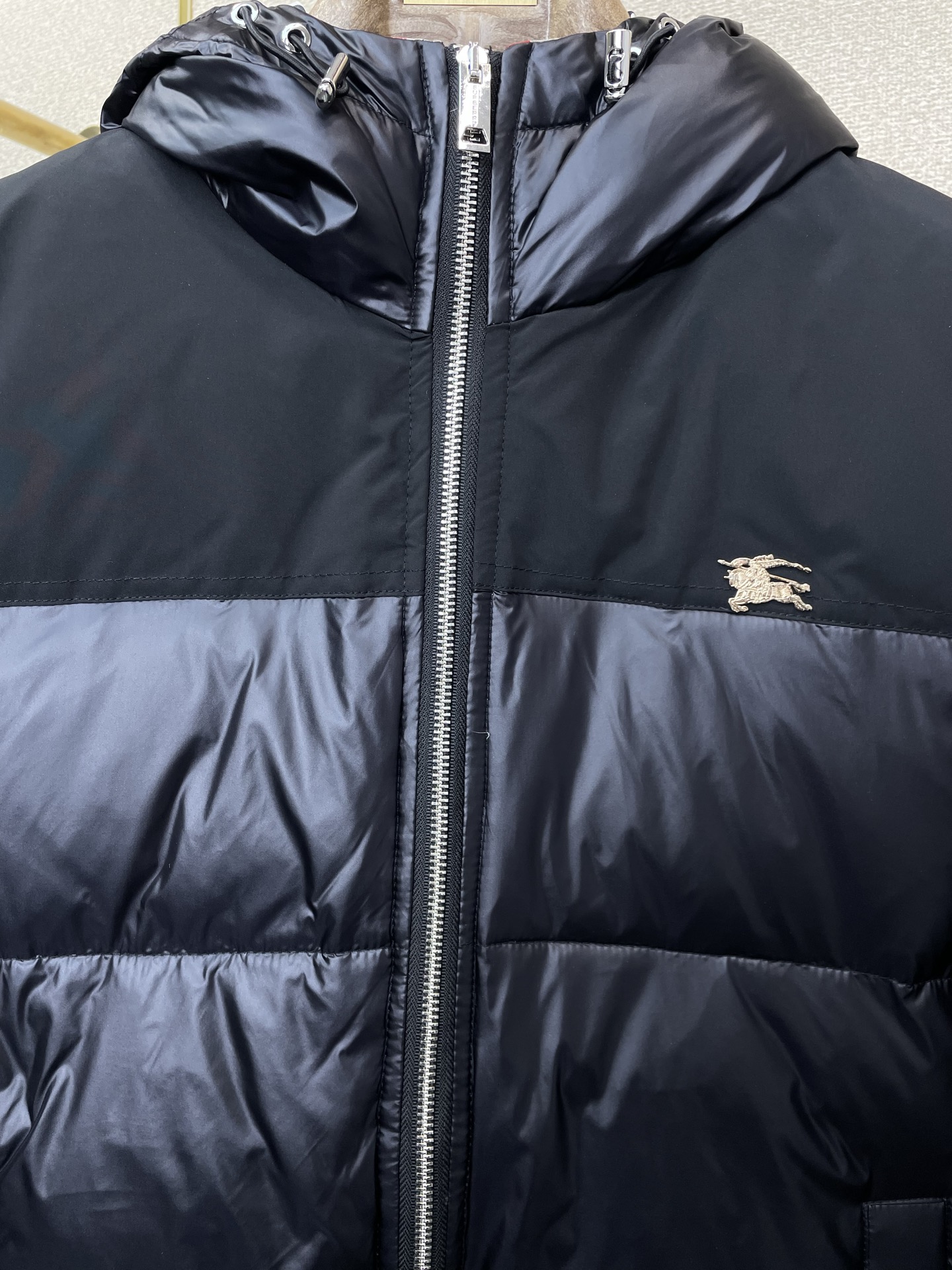 。羽绒服-BURBERRY巴宝莉💥砸锅卖铁都要上的新款！最新时尚秋冬羽绒服。经典设计感与颜值爆棚的外套，