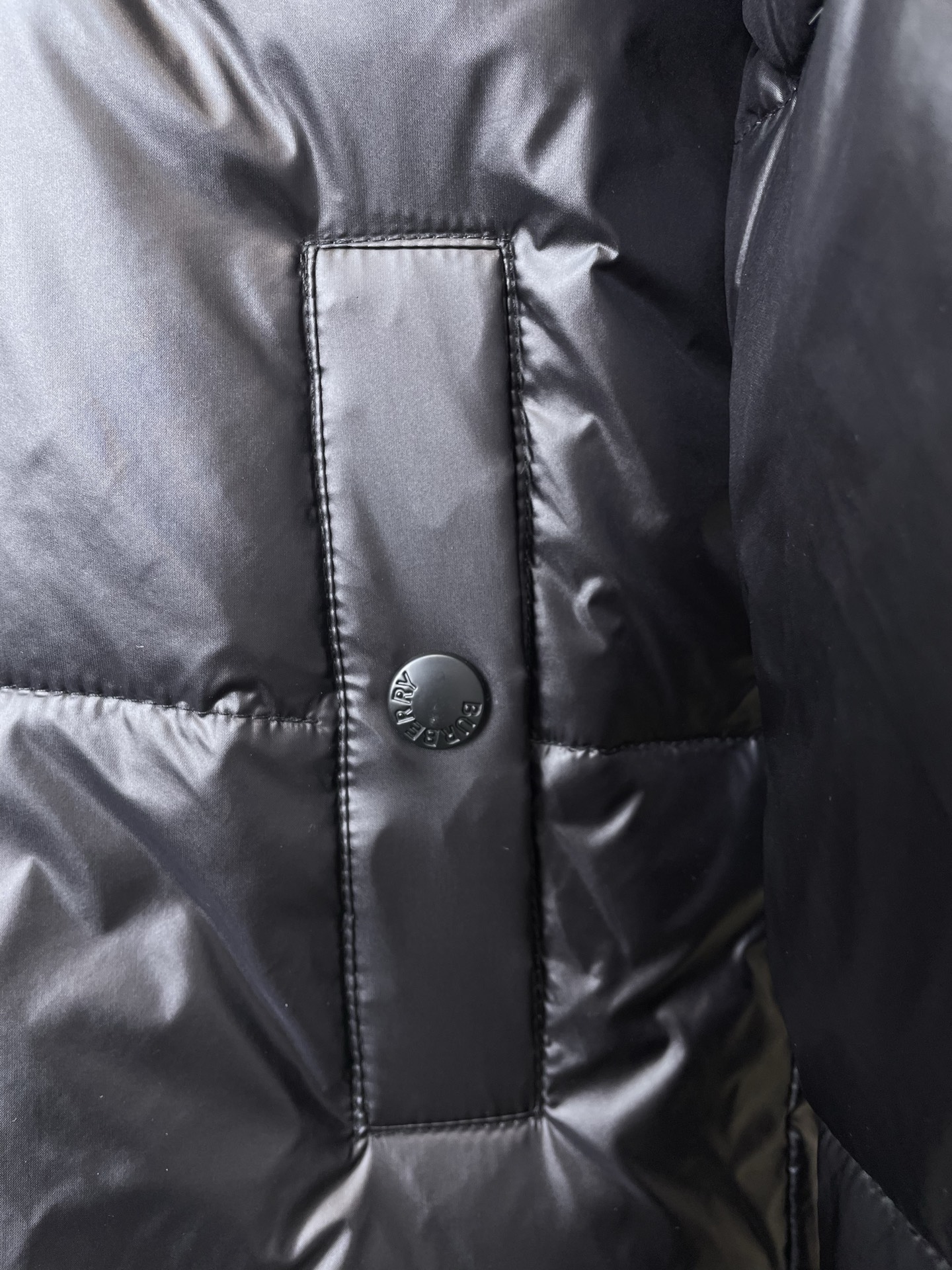 。羽绒服-BURBERRY巴宝莉💥砸锅卖铁都要上的新款！最新时尚秋冬羽绒服。经典设计感与颜值爆棚的外套，