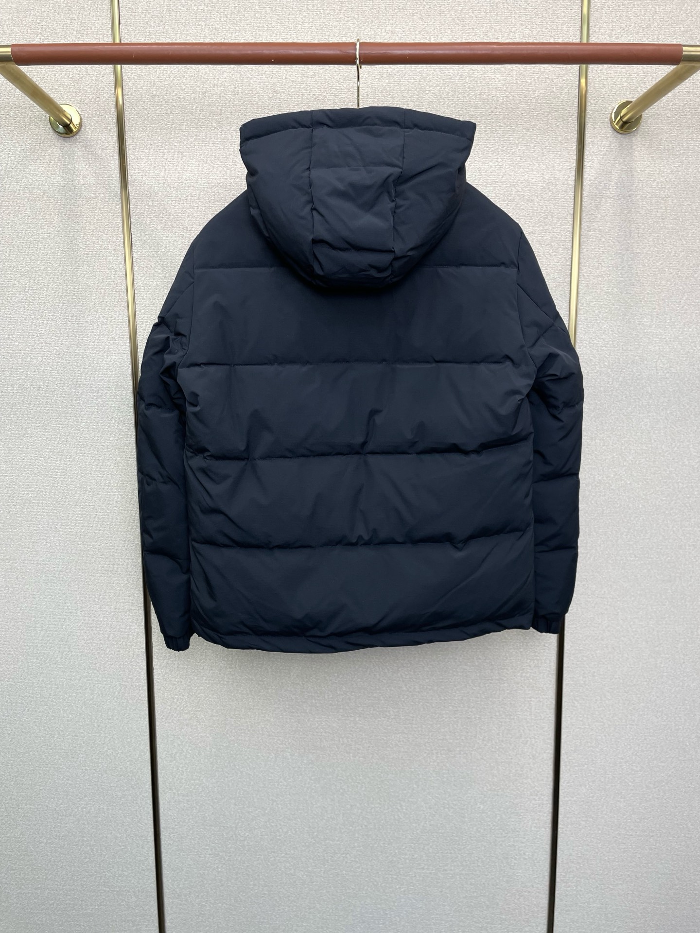 。羽绒服- Prada普拉达💥砸锅卖铁都要上的新款！最新时尚秋冬羽绒服。经典设计感与颜值爆棚的外套，品质