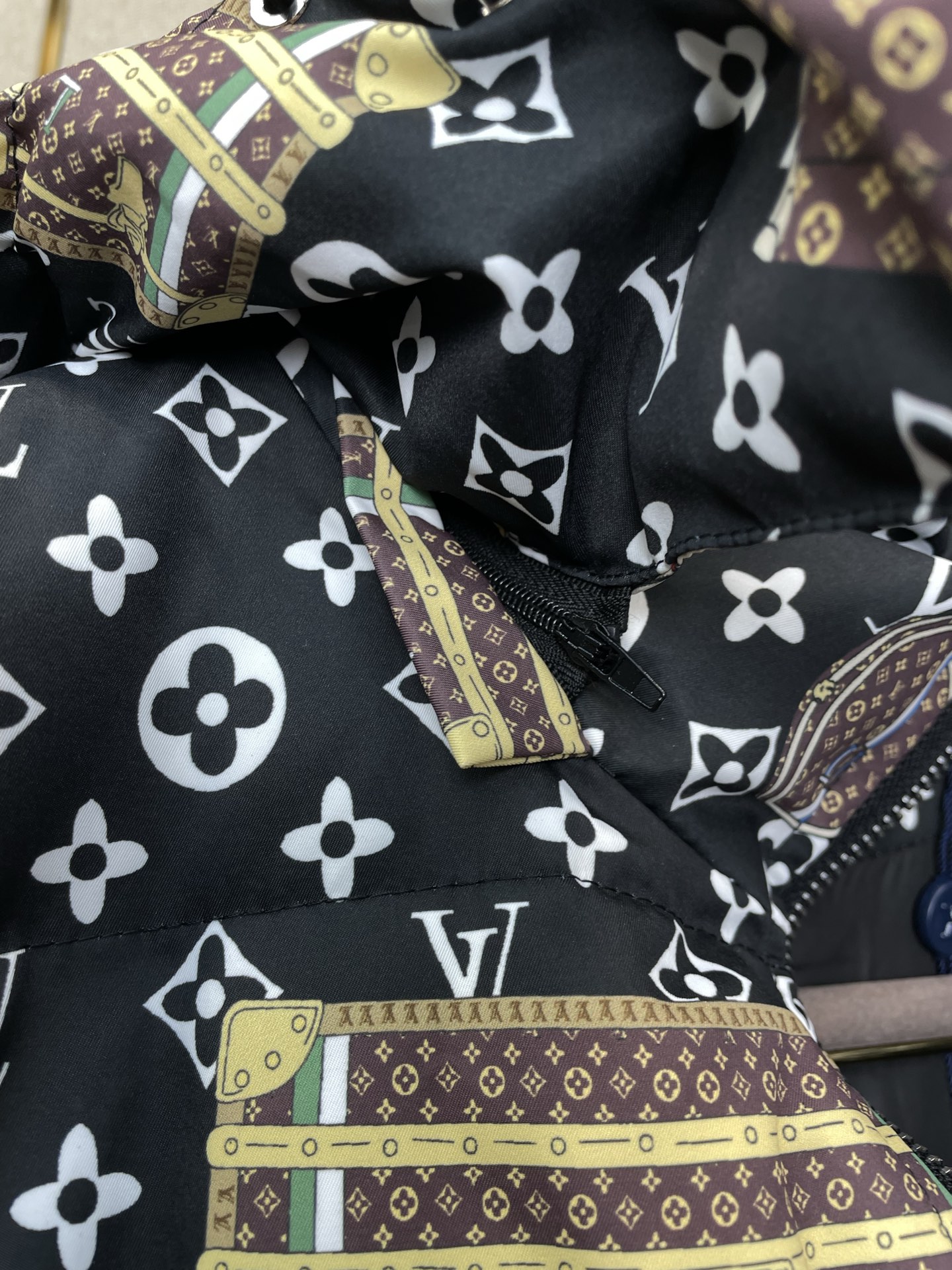 。羽绒服-Louis Vuitton路易威登💥砸锅卖铁都要上的新款！最新时尚连帽羽绒服。经典设计感与颜值