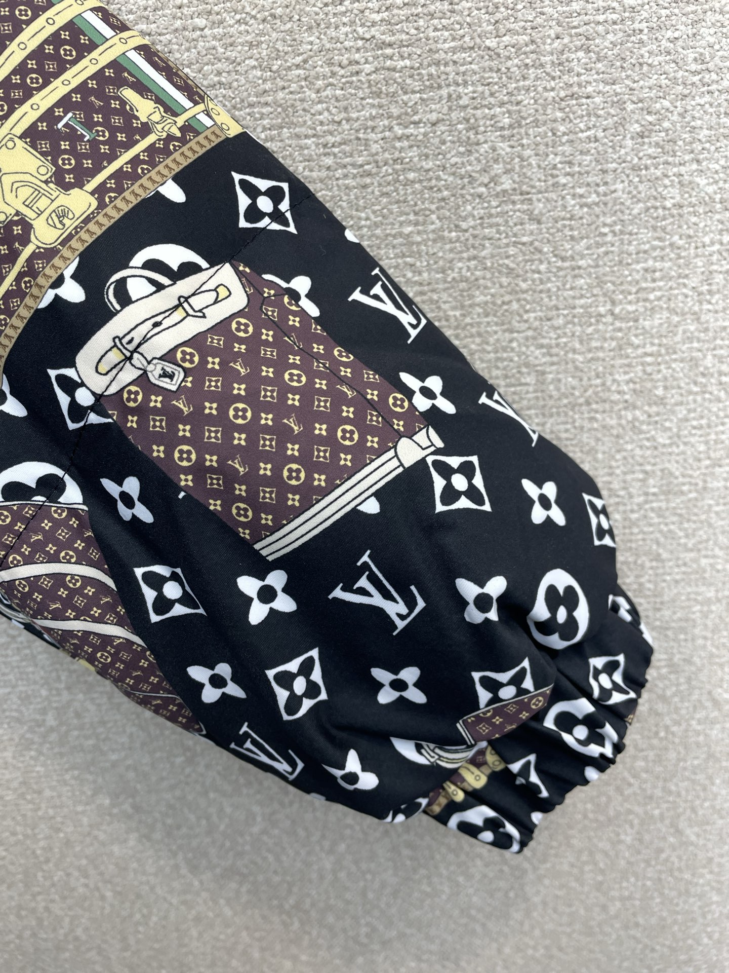 。羽绒服-Louis Vuitton路易威登💥砸锅卖铁都要上的新款！最新时尚连帽羽绒服。经典设计感与颜值