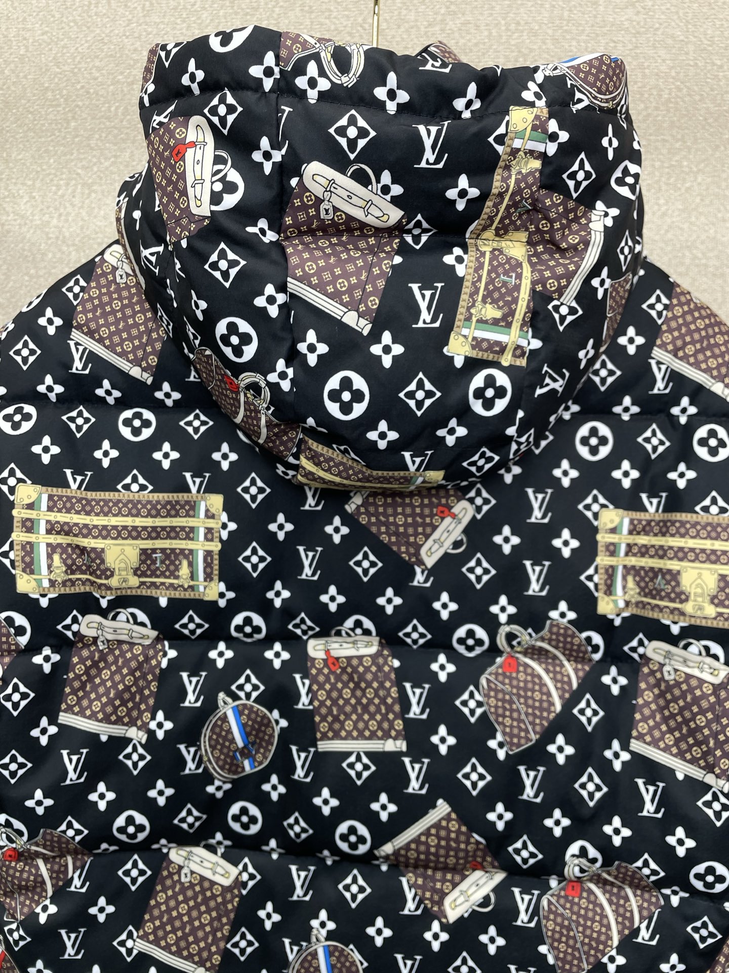 。羽绒服-Louis Vuitton路易威登💥砸锅卖铁都要上的新款！最新时尚连帽羽绒服。经典设计感与颜值