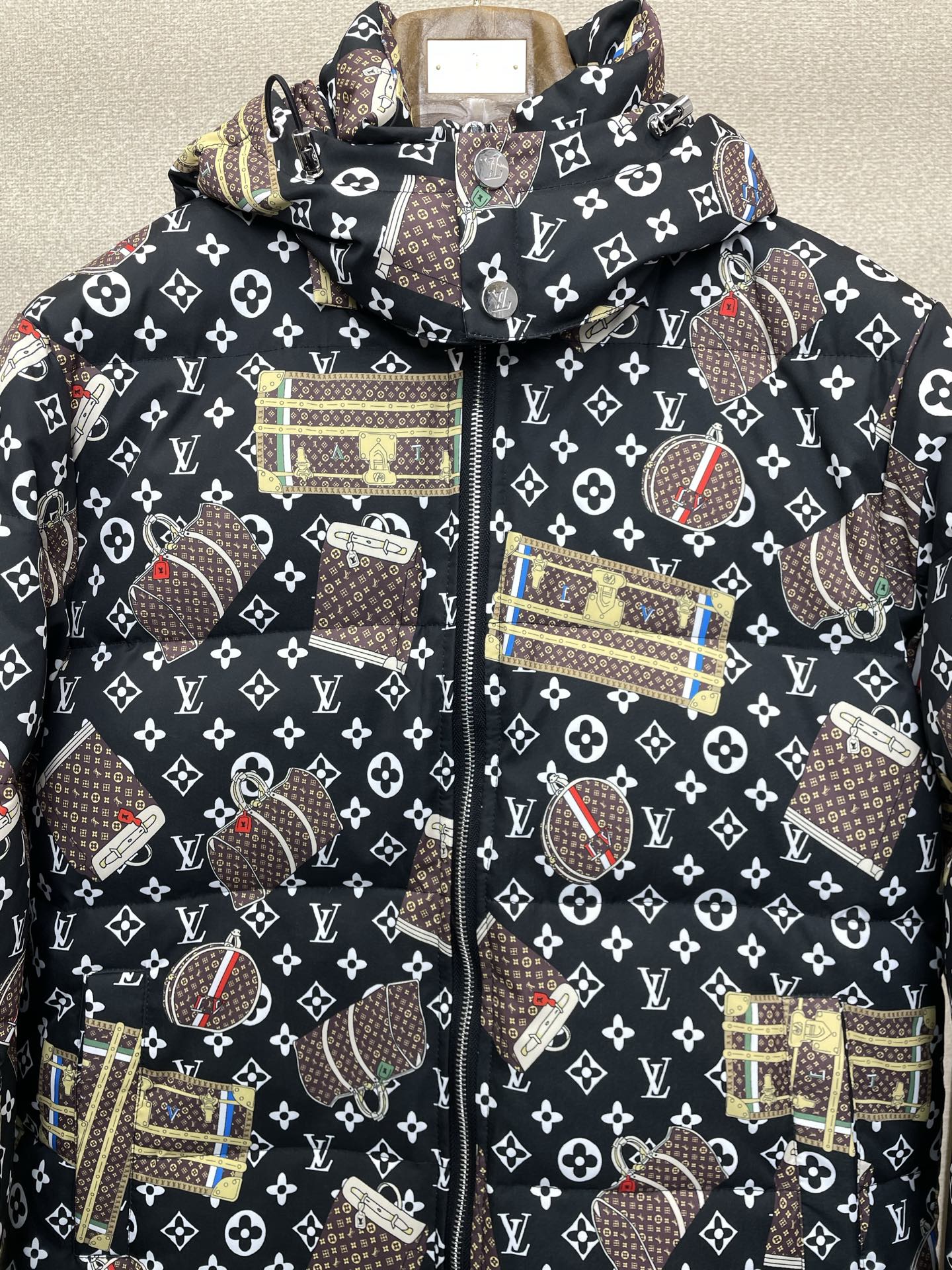 。羽绒服-Louis Vuitton路易威登💥砸锅卖铁都要上的新款！最新时尚连帽羽绒服。经典设计感与颜值