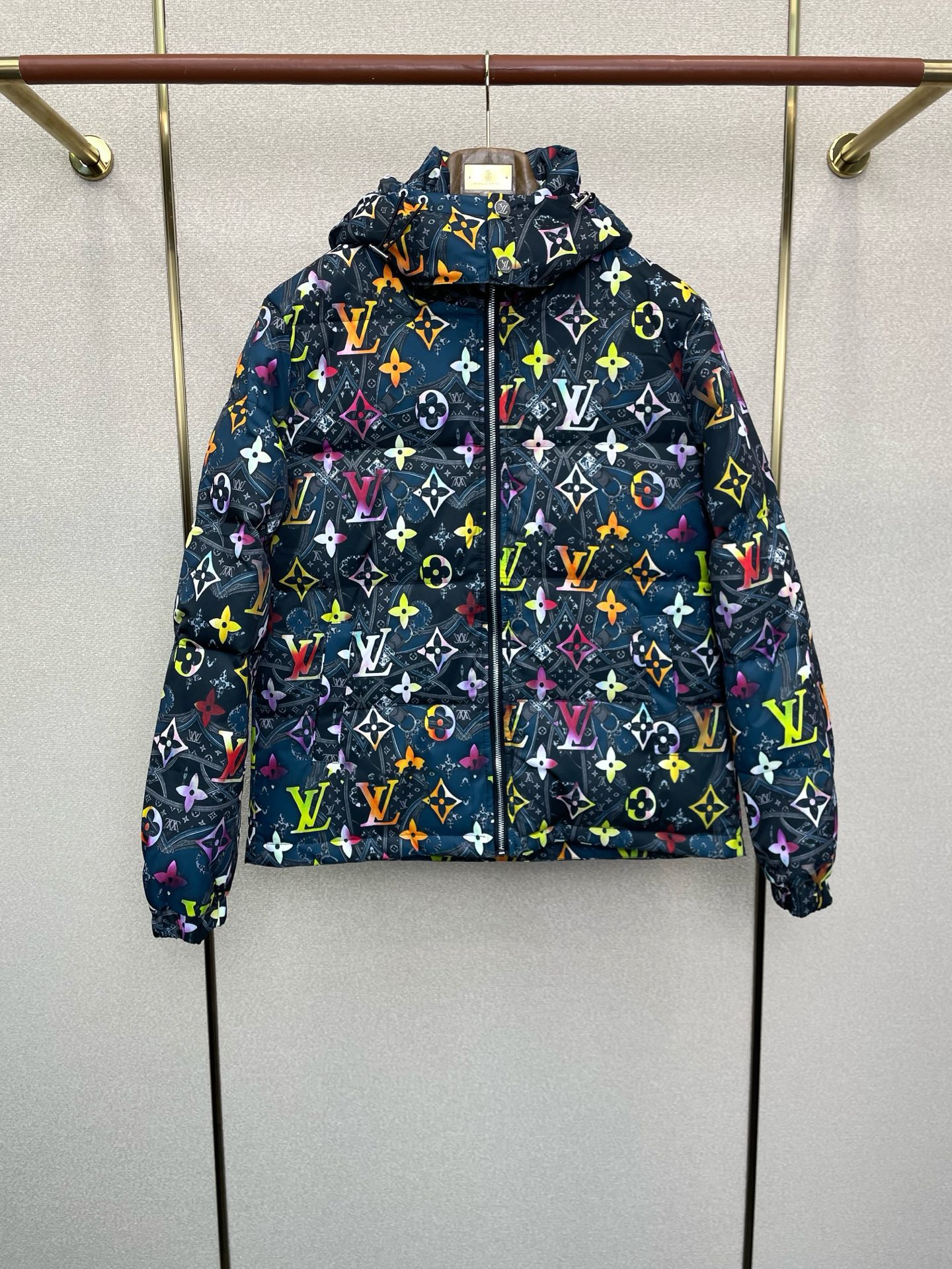 。羽绒服-Louis Vuitton路易威登💥砸锅卖铁都要上的新款！最新时尚连帽羽绒服。经典设计感与颜值