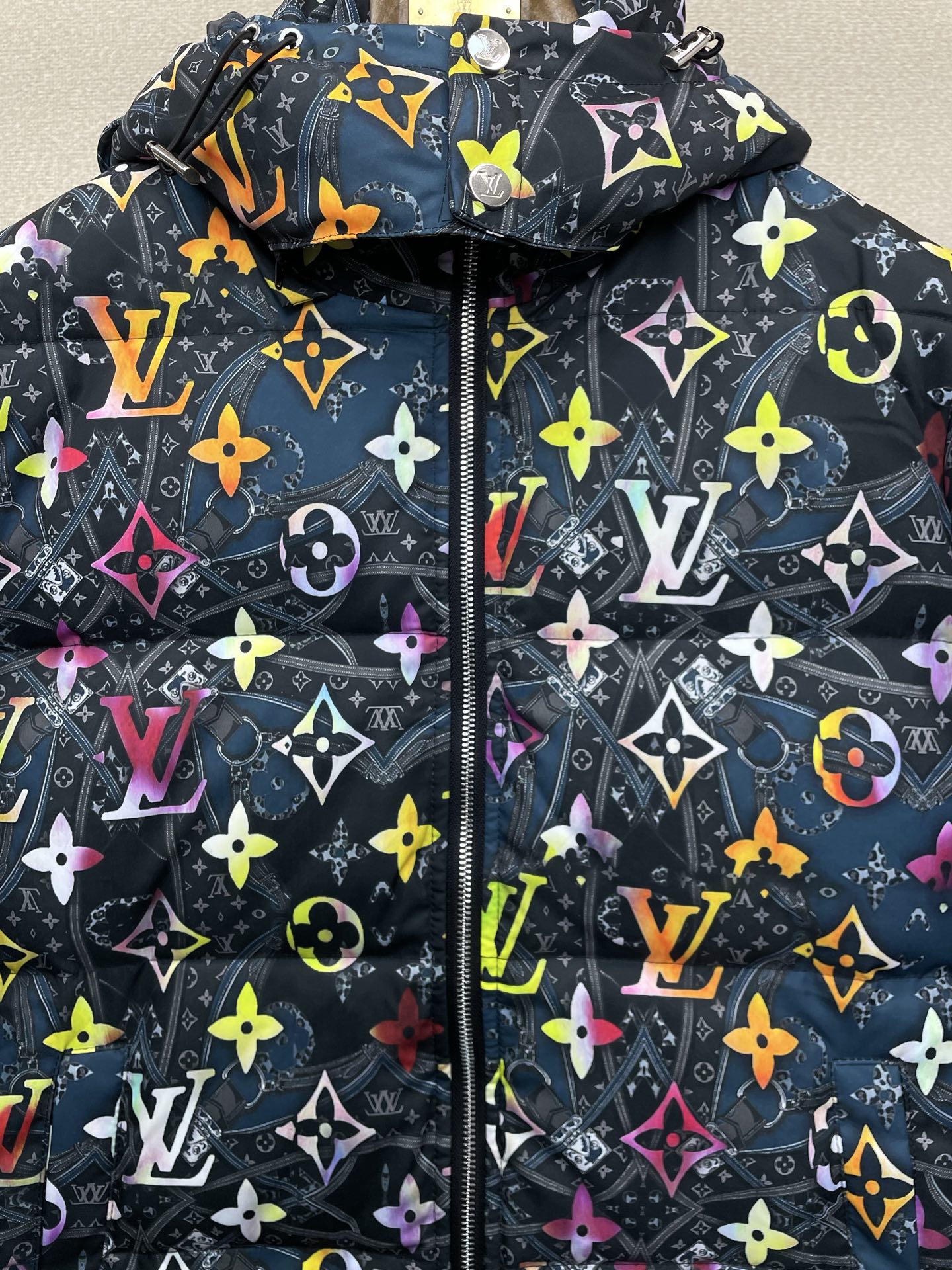 。羽绒服-Louis Vuitton路易威登💥砸锅卖铁都要上的新款！最新时尚连帽羽绒服。经典设计感与颜值