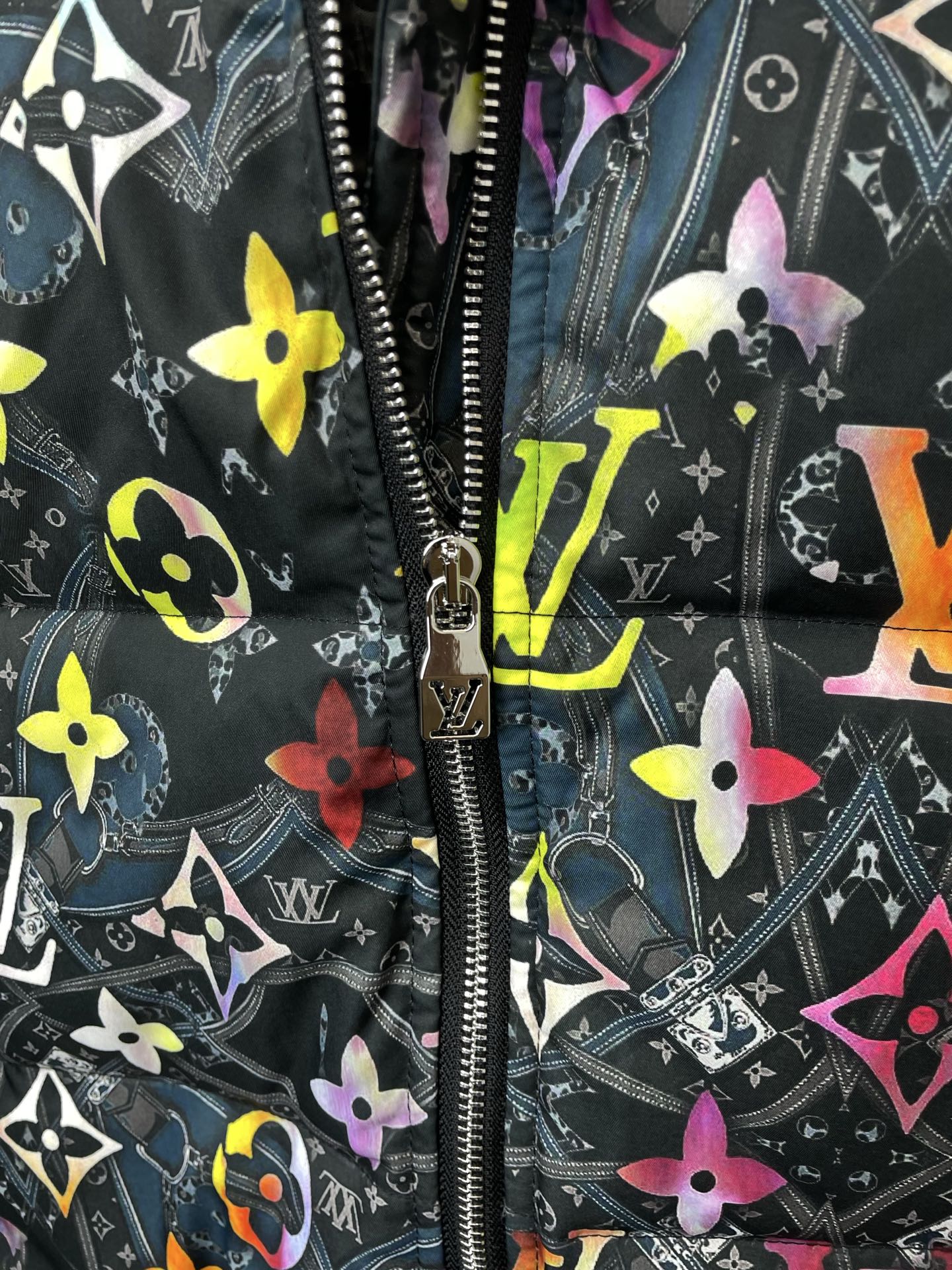 。羽绒服-Louis Vuitton路易威登💥砸锅卖铁都要上的新款！最新时尚连帽羽绒服。经典设计感与颜值