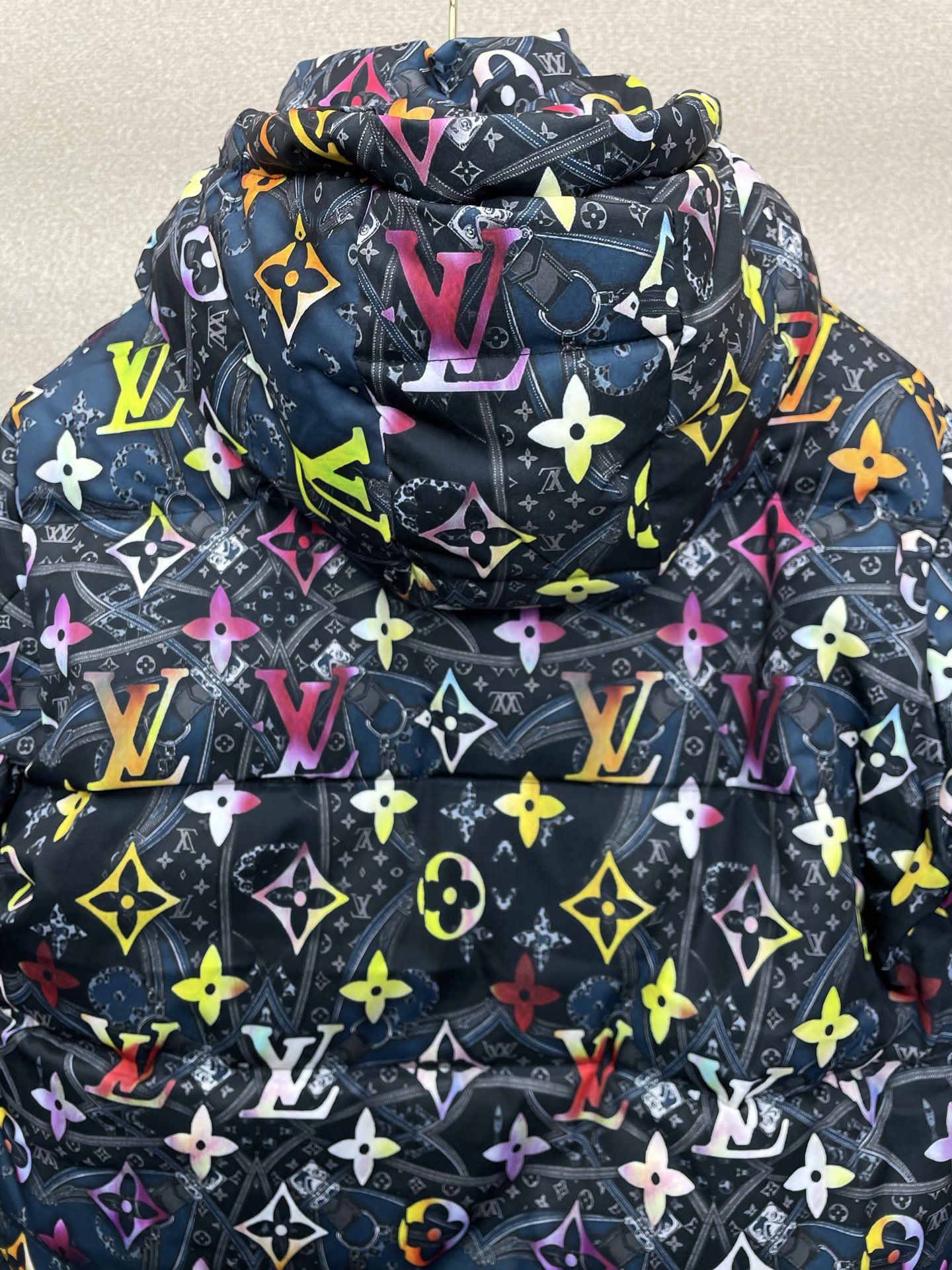 。羽绒服-Louis Vuitton路易威登💥砸锅卖铁都要上的新款！最新时尚连帽羽绒服。经典设计感与颜值