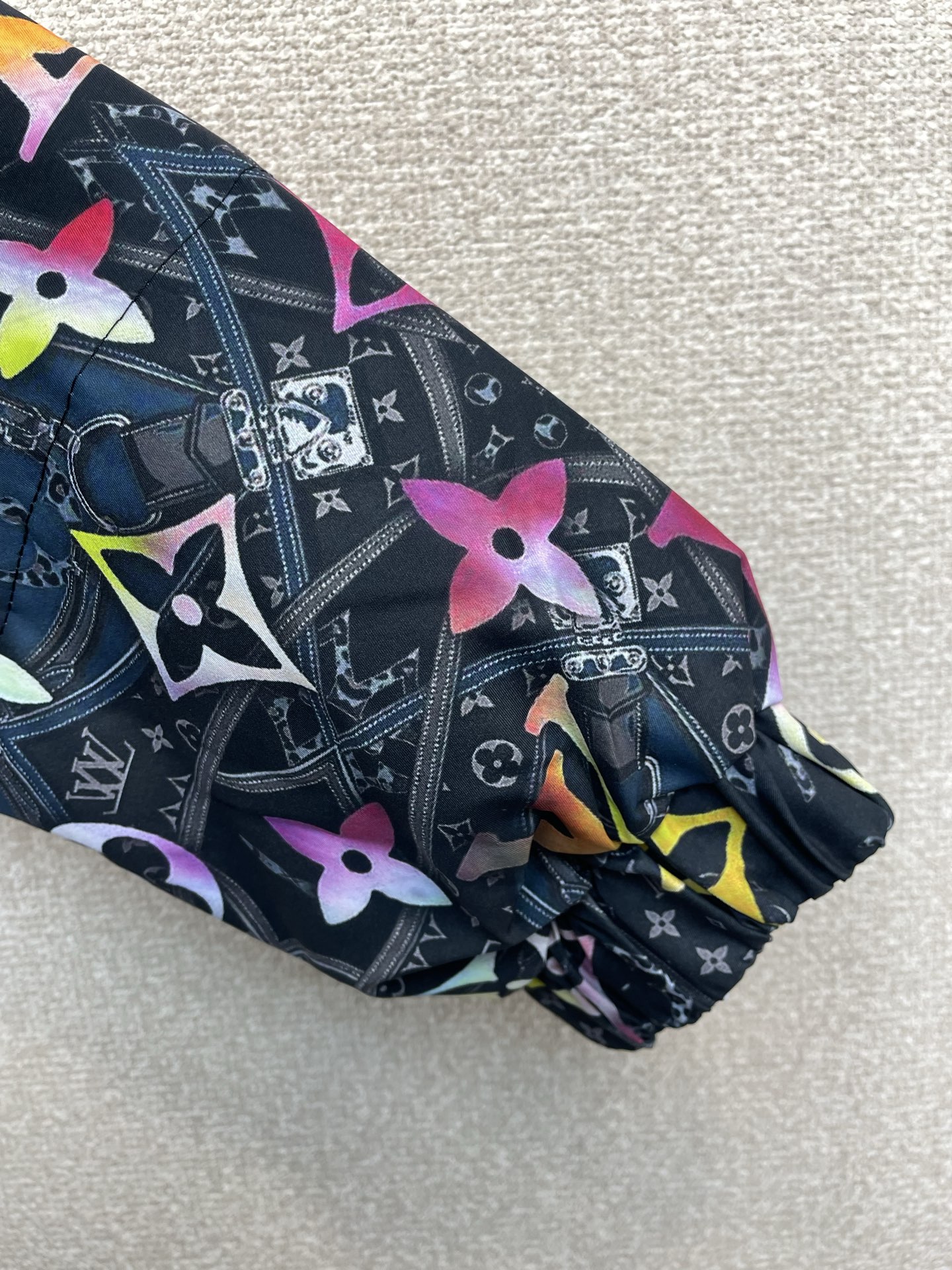 。羽绒服-Louis Vuitton路易威登💥砸锅卖铁都要上的新款！最新时尚连帽羽绒服。经典设计感与颜值