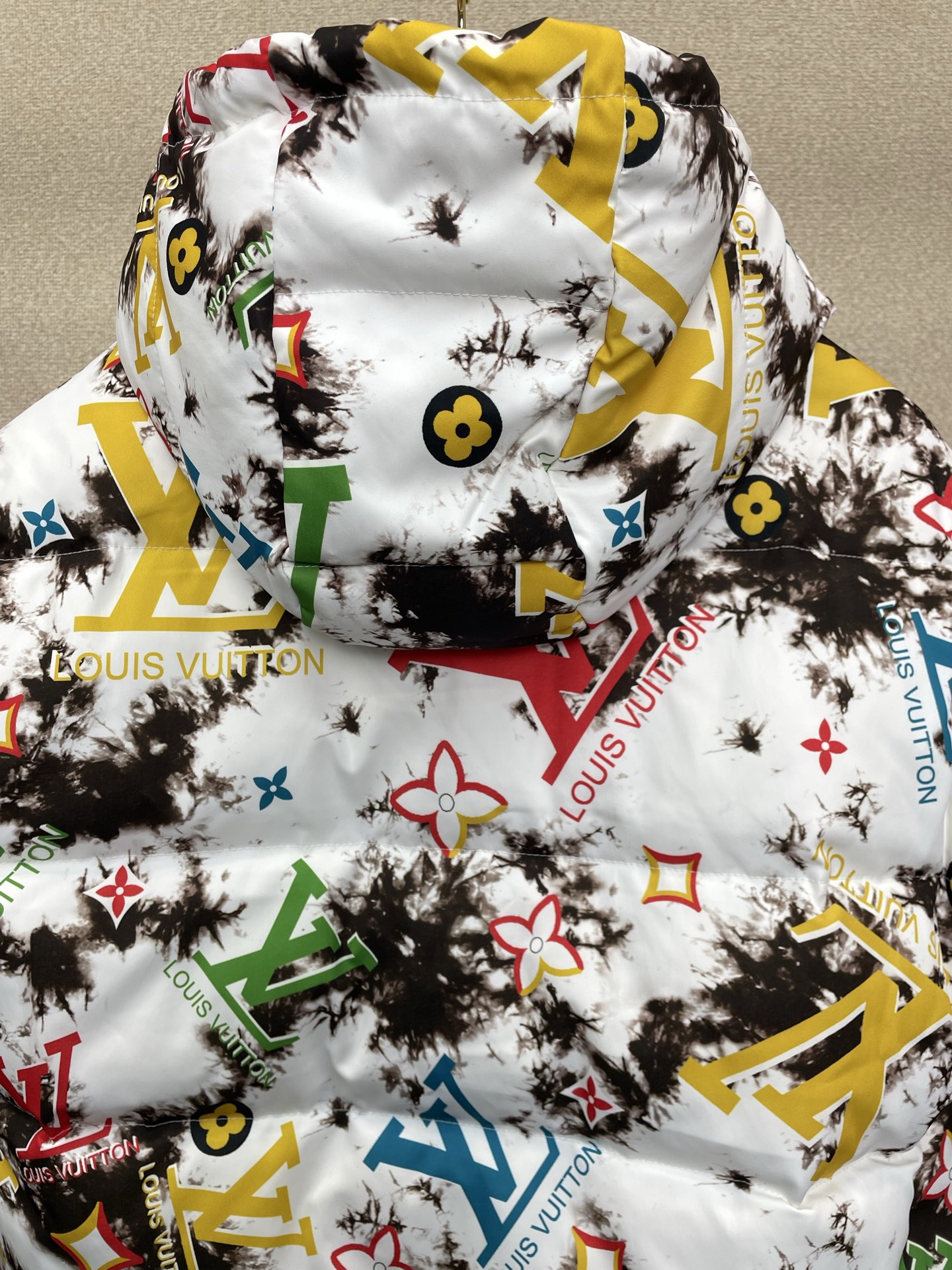 。羽绒服-Louis Vuitton路易威登💥砸锅卖铁都要上的新款！最新时尚连帽羽绒服。经典设计感与颜值