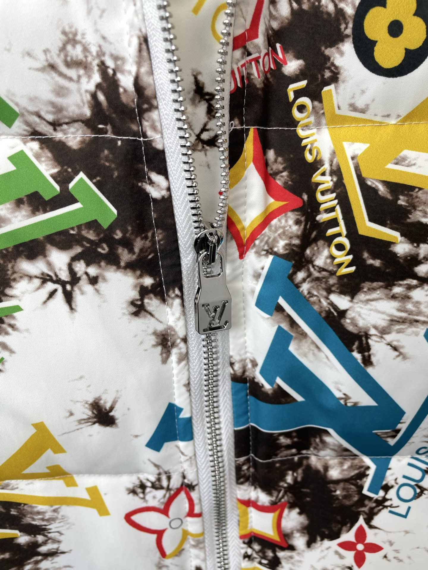 。羽绒服-Louis Vuitton路易威登💥砸锅卖铁都要上的新款！最新时尚连帽羽绒服。经典设计感与颜值