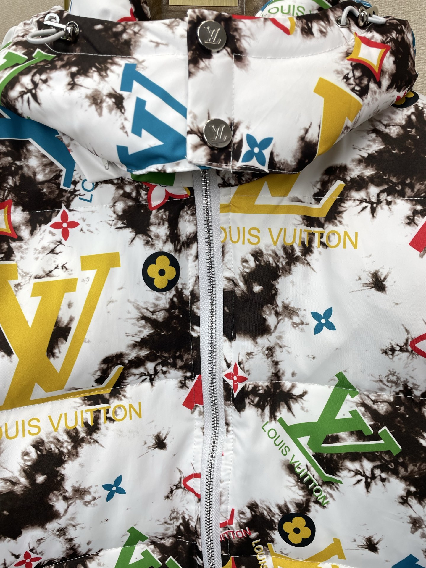 。羽绒服-Louis Vuitton路易威登💥砸锅卖铁都要上的新款！最新时尚连帽羽绒服。经典设计感与颜值