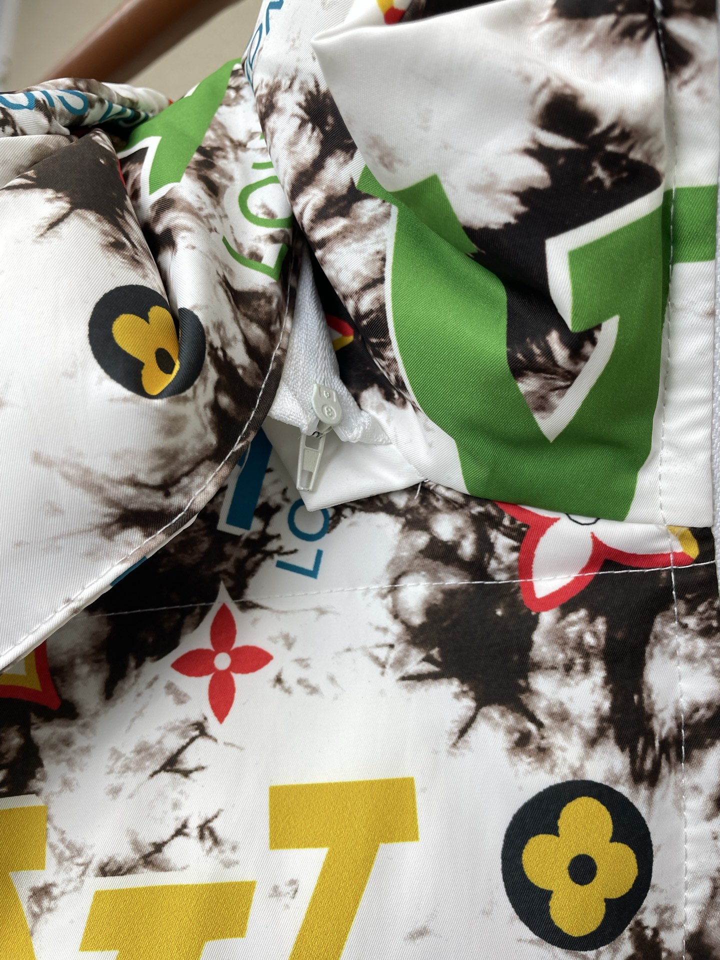 。羽绒服-Louis Vuitton路易威登💥砸锅卖铁都要上的新款！最新时尚连帽羽绒服。经典设计感与颜值