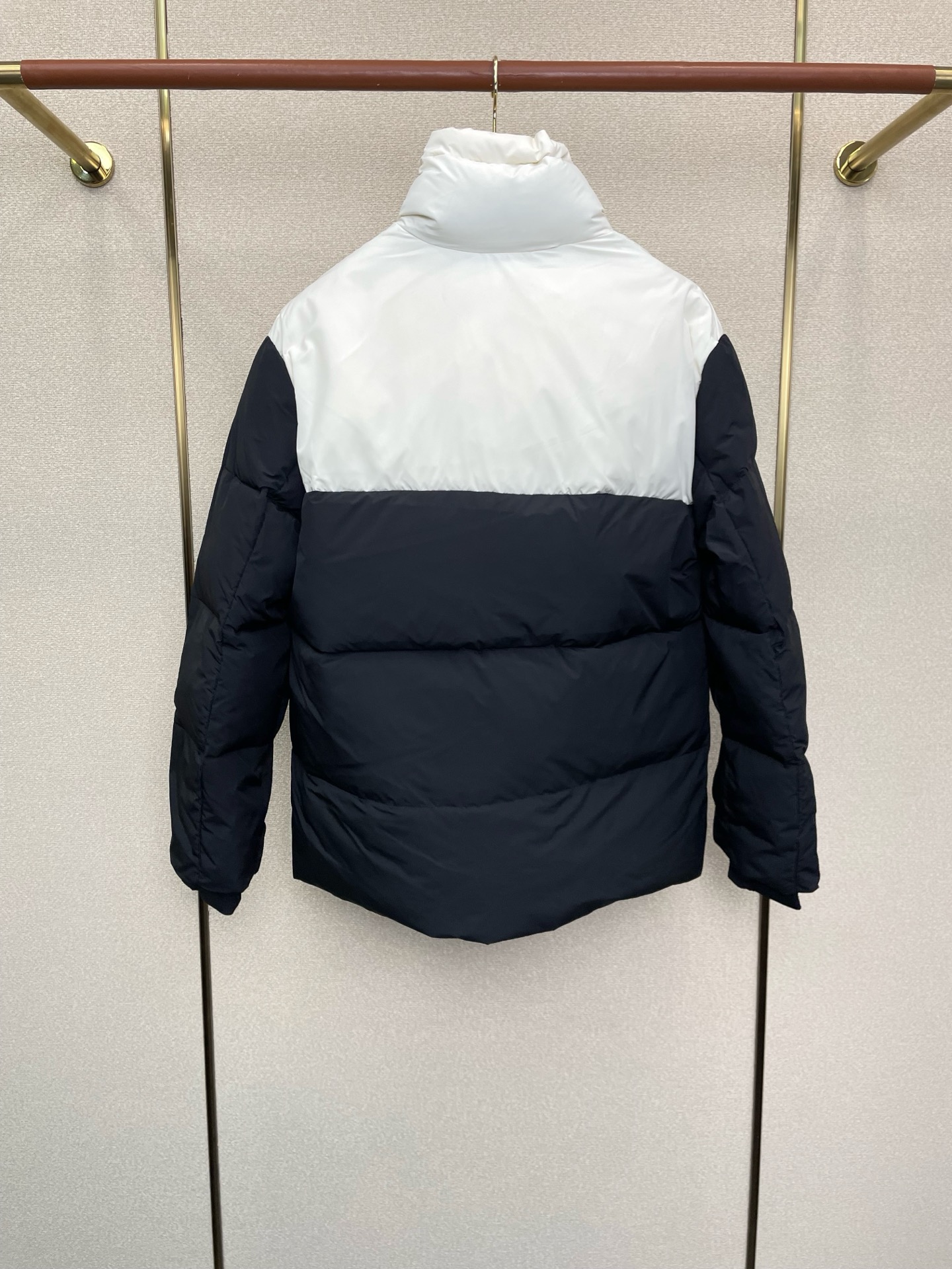 。羽绒服-Moncler蒙口💥砸锅卖铁都要上的新款！最新时尚羽绒服。经典设计感与颜值爆棚的外套，品质更是