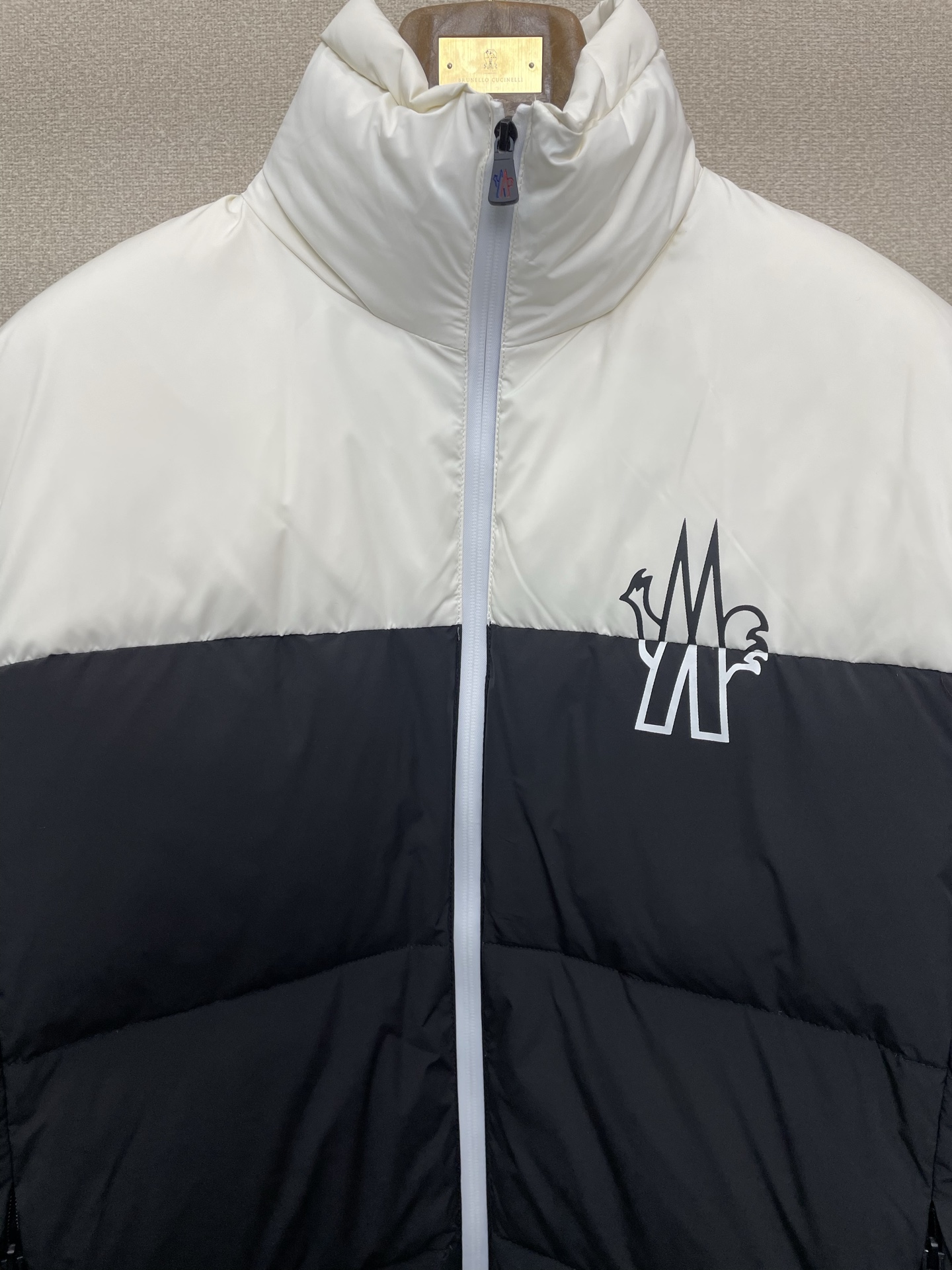 。羽绒服-Moncler蒙口💥砸锅卖铁都要上的新款！最新时尚羽绒服。经典设计感与颜值爆棚的外套，品质更是